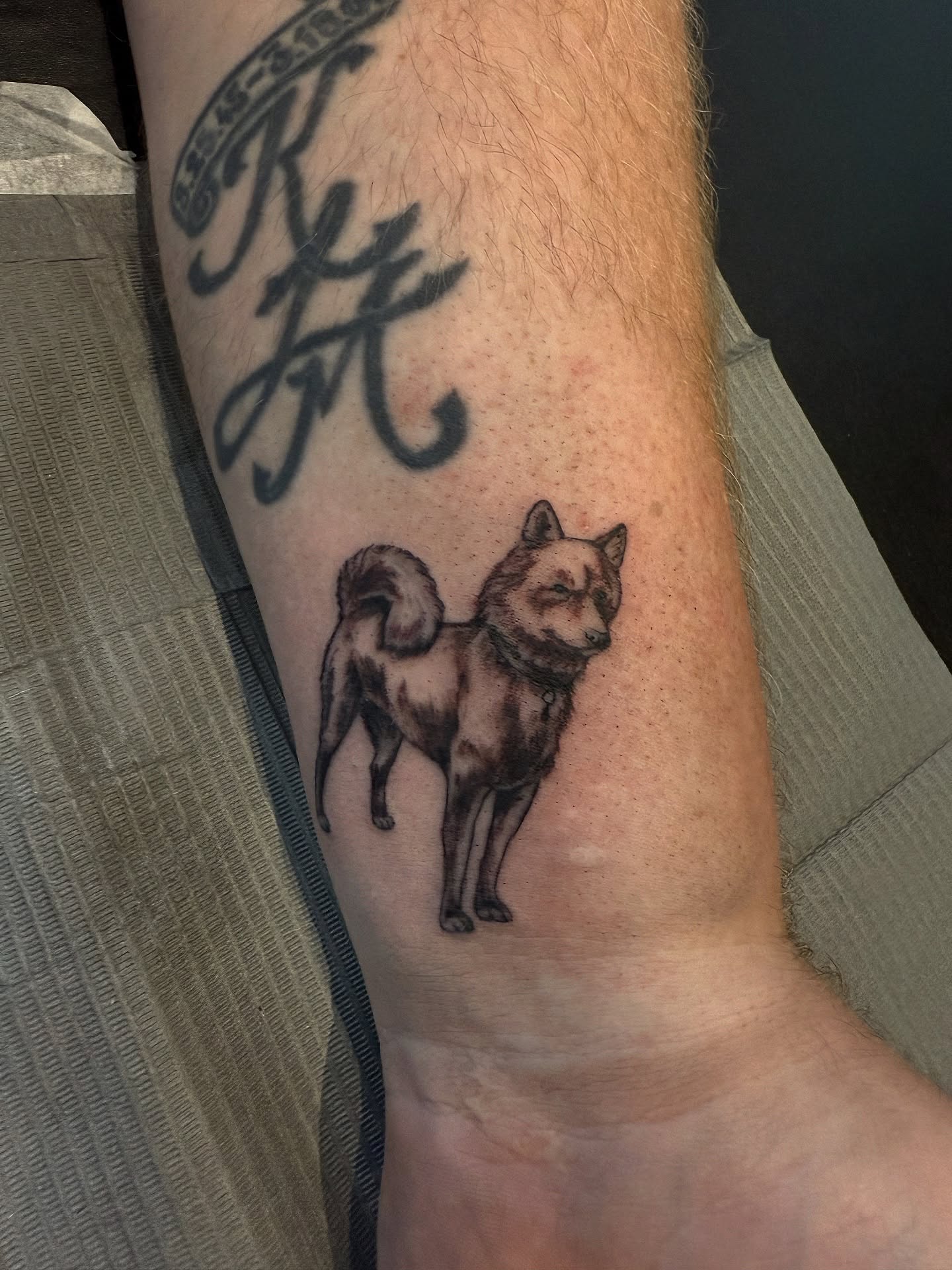Tattoo by @jenniweer — black_and_grey