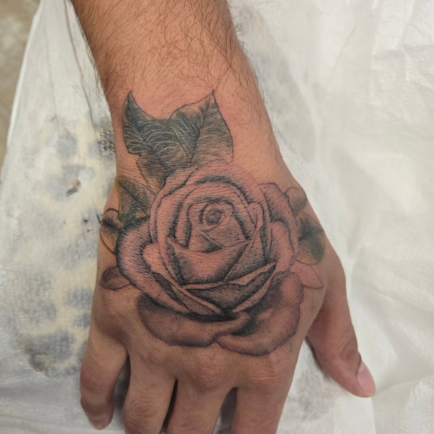 Rose realism tattoo on the hand by Jose G. Rubio Tattoo Artist πΊπ²ππ¨π¦