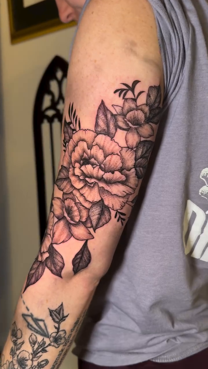 Tattoo by @emprintedd β black_and_grey, realism