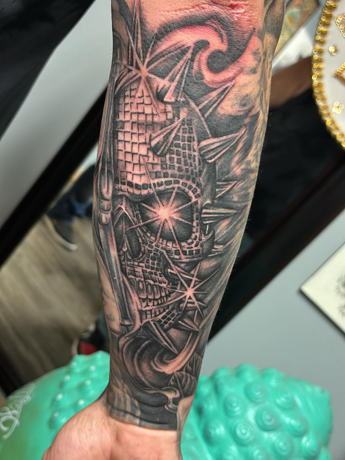 Tattoo by @jesusmunster — black_and_grey, geometric