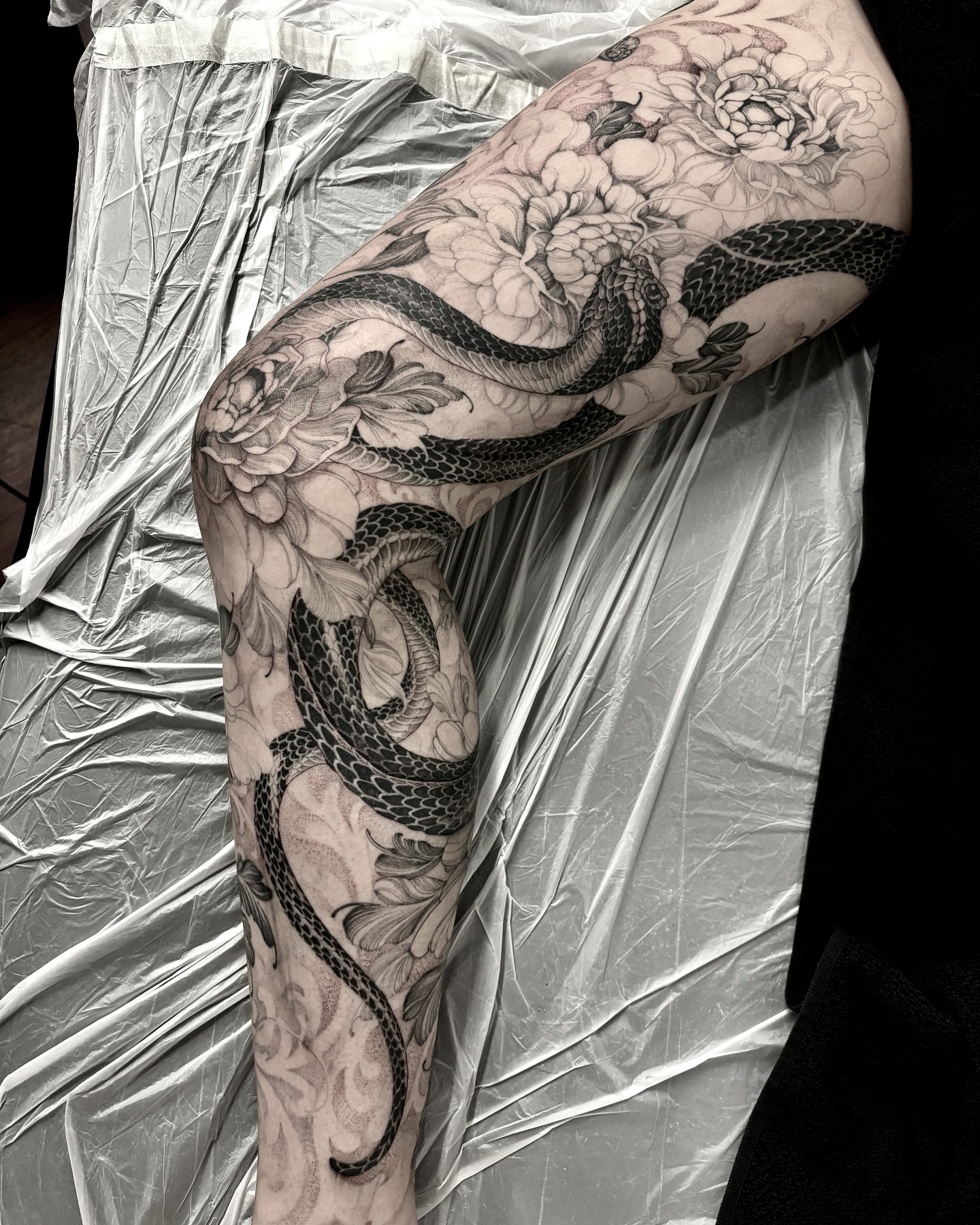 Snake and peony realism tattoo on the leg by Yongjun