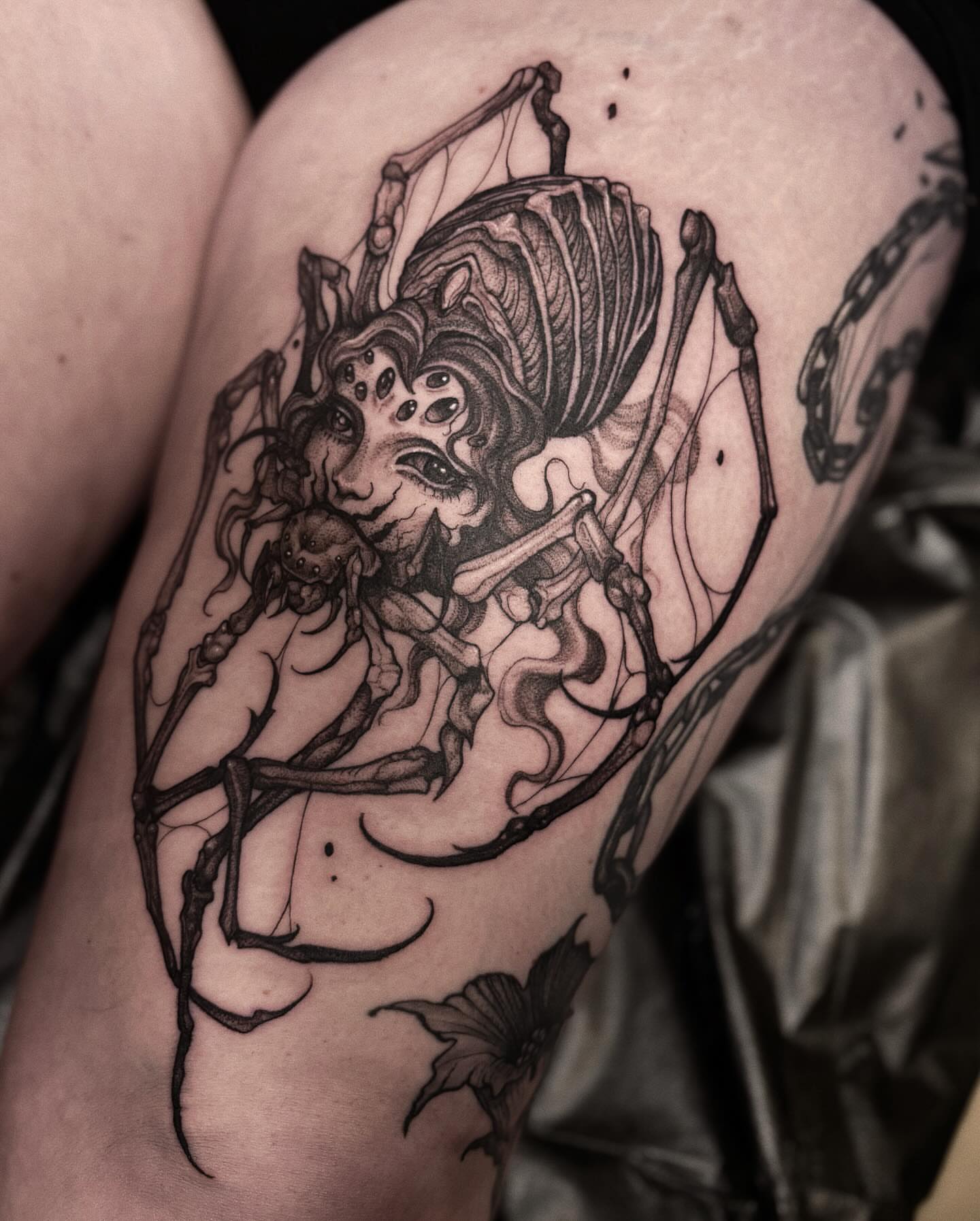 Lion realism tattoo on the thigh by ๐๐ช๐ฒ๐ต๐ฎ๐ ๐๐ช๐ฎ๐ฝ๐