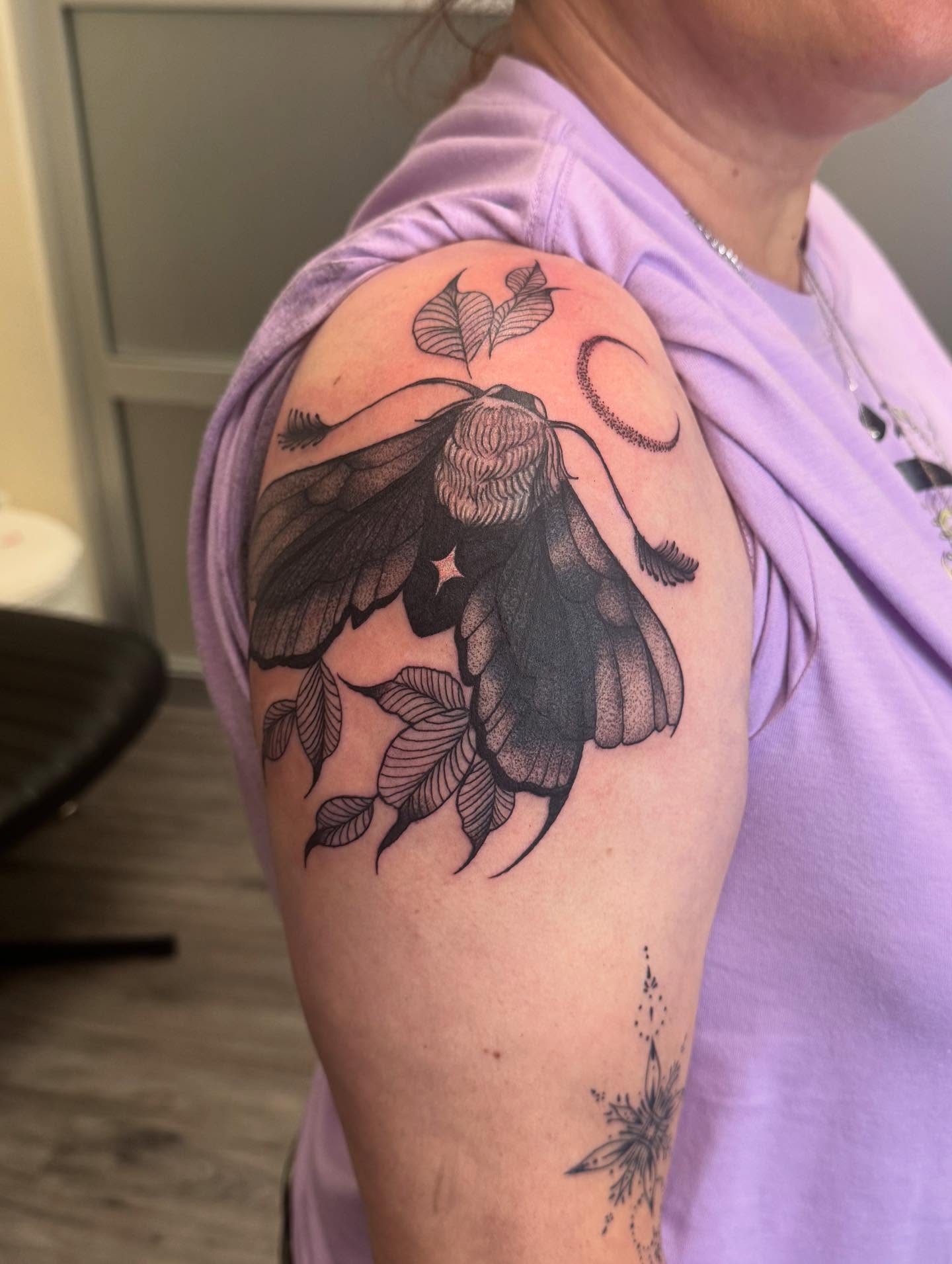 Tattoo by @gluhd_ink — black_and_grey, realism