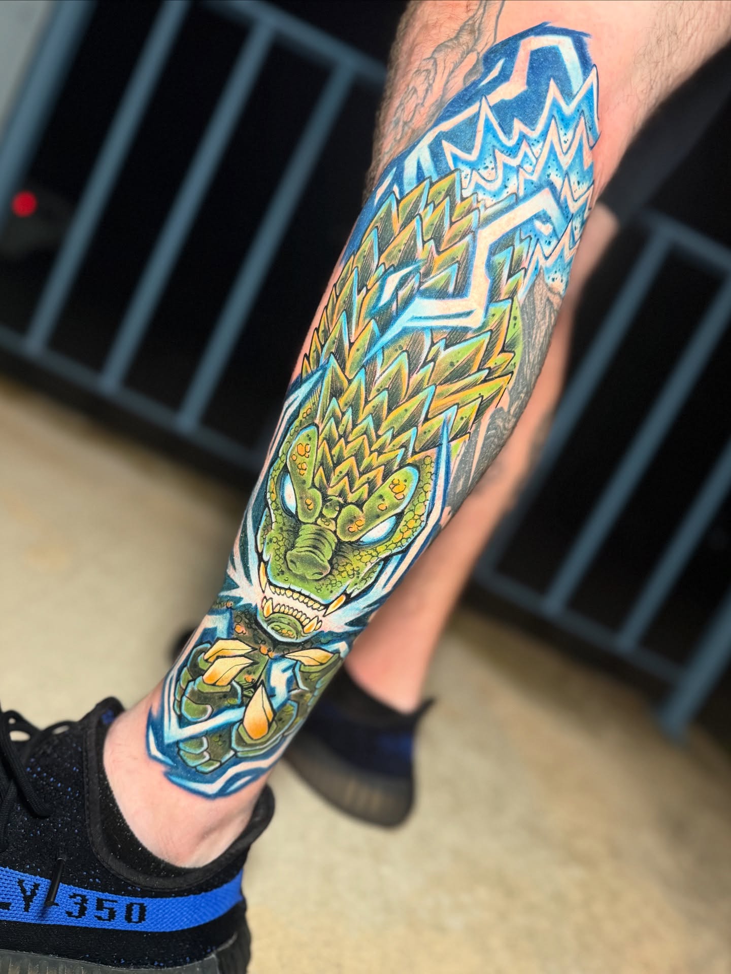 Dragon geometric tattoo on the forearm by ɢᴀʙʀɪᴇʟ ᴍᴇɴᴅᴇꜱ ᴏʟɪᴠᴇɪʀᴀ