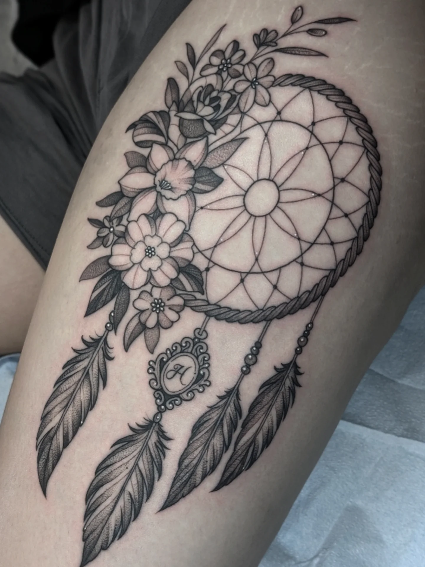 Tattoo by @kattiebaby — black_and_grey