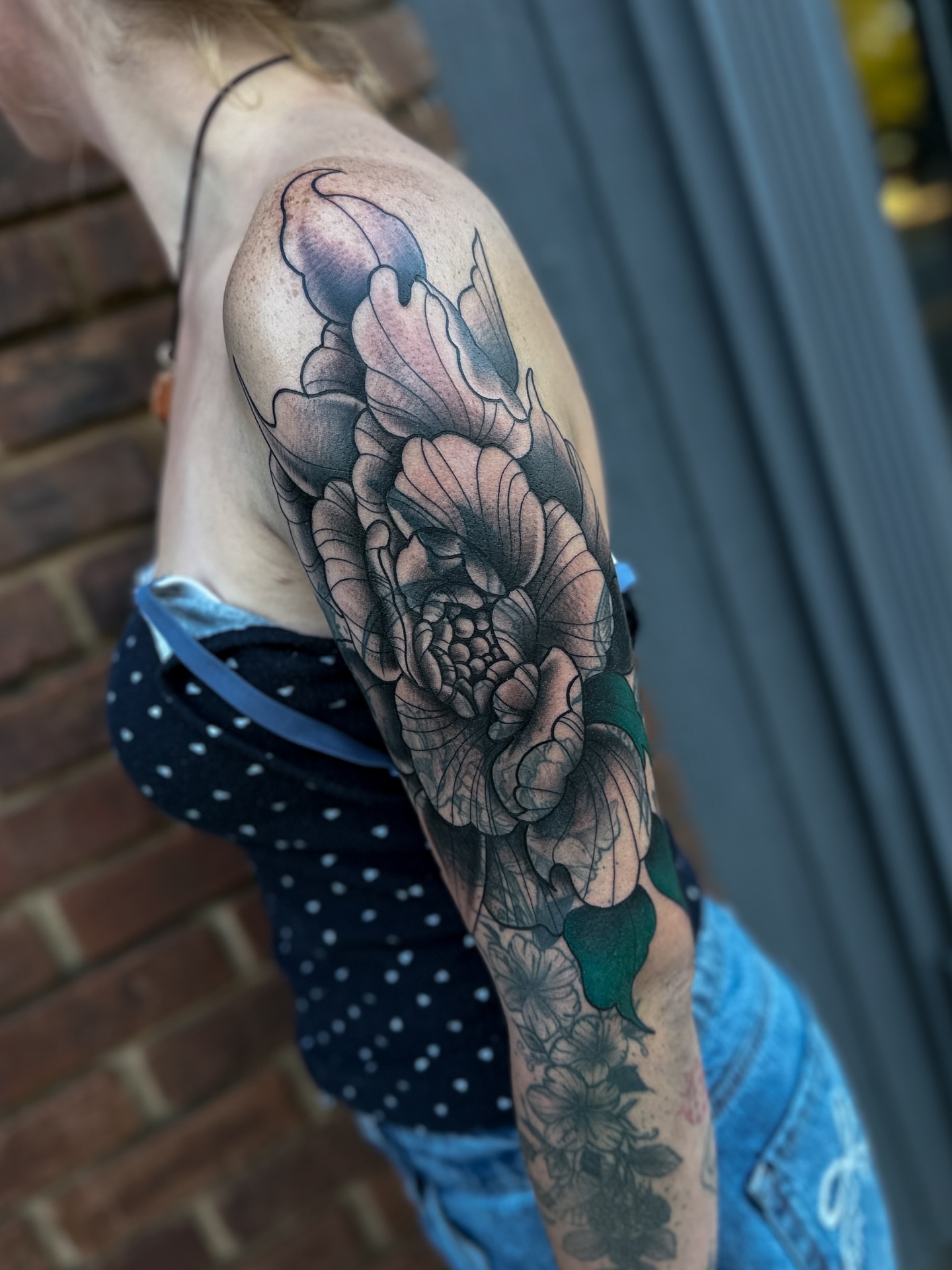 Peony black and grey tattoo on the shoulder by 𝔐𝔦𝔠𝔥𝔢𝔩𝔩𝔢𝔫 🦇