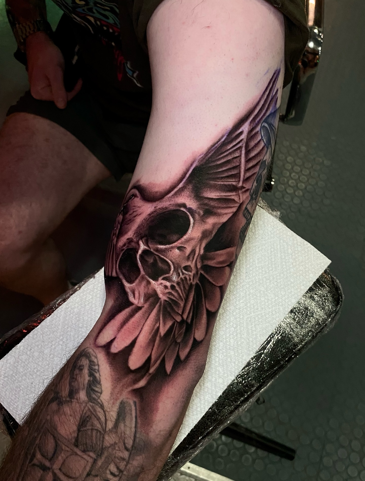 Skull with wings realism tattoo on the forearm by Pablof 🕸️