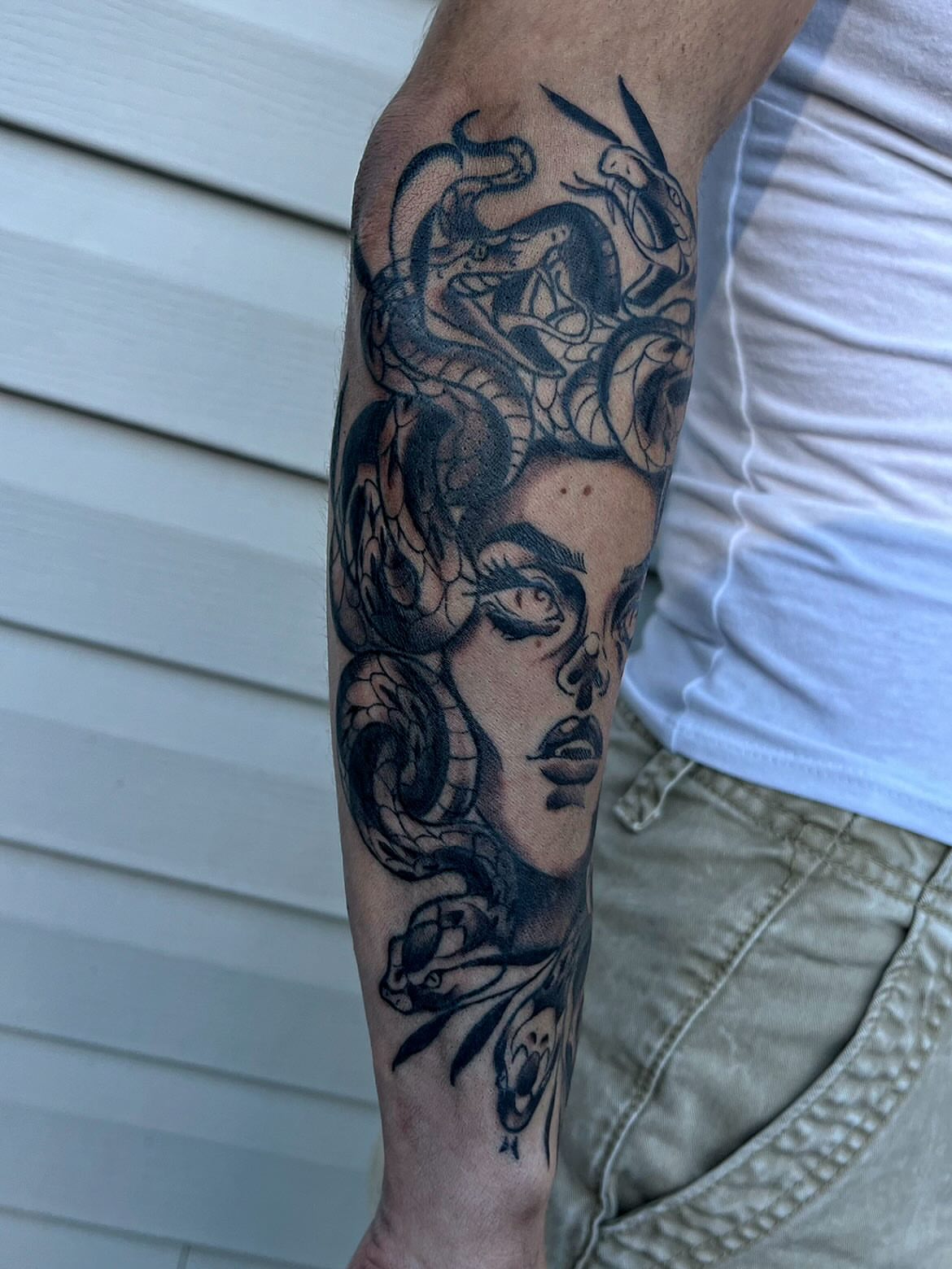 Medusa black and grey tattoo on the forearm by ᴴᴬᴺᴺᴬᴴ ᴿᵁᴰᴰᴱᴸᴸ
