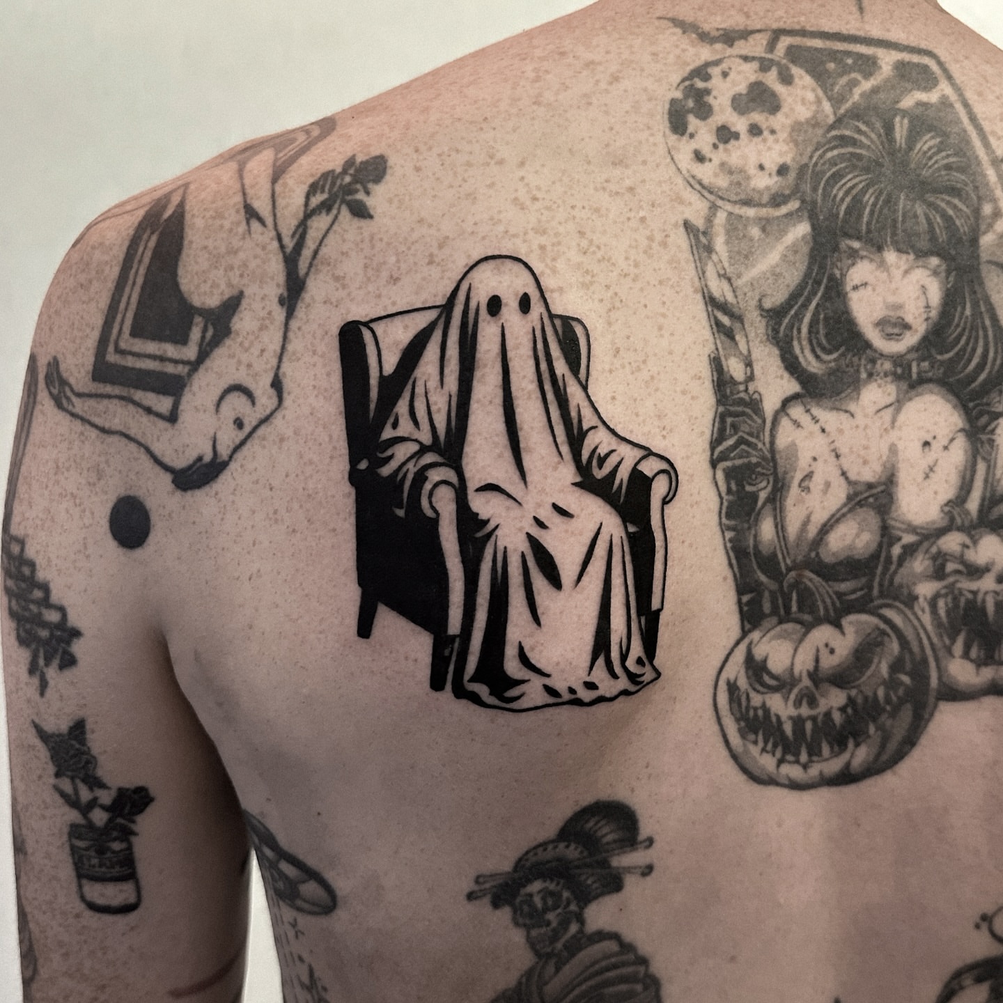 Tattoo by @beirxtt — black_and_grey