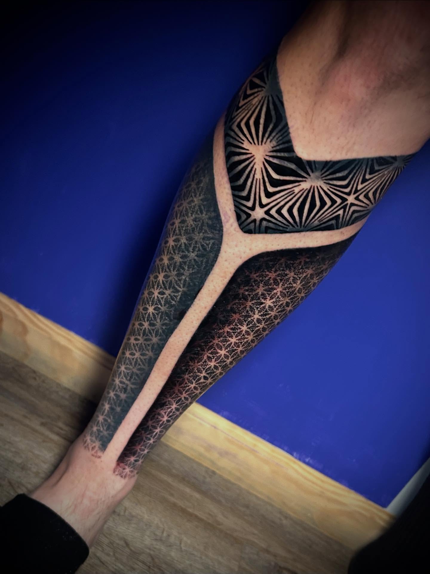 Tattoo by @dani_does_tatts โ geometric