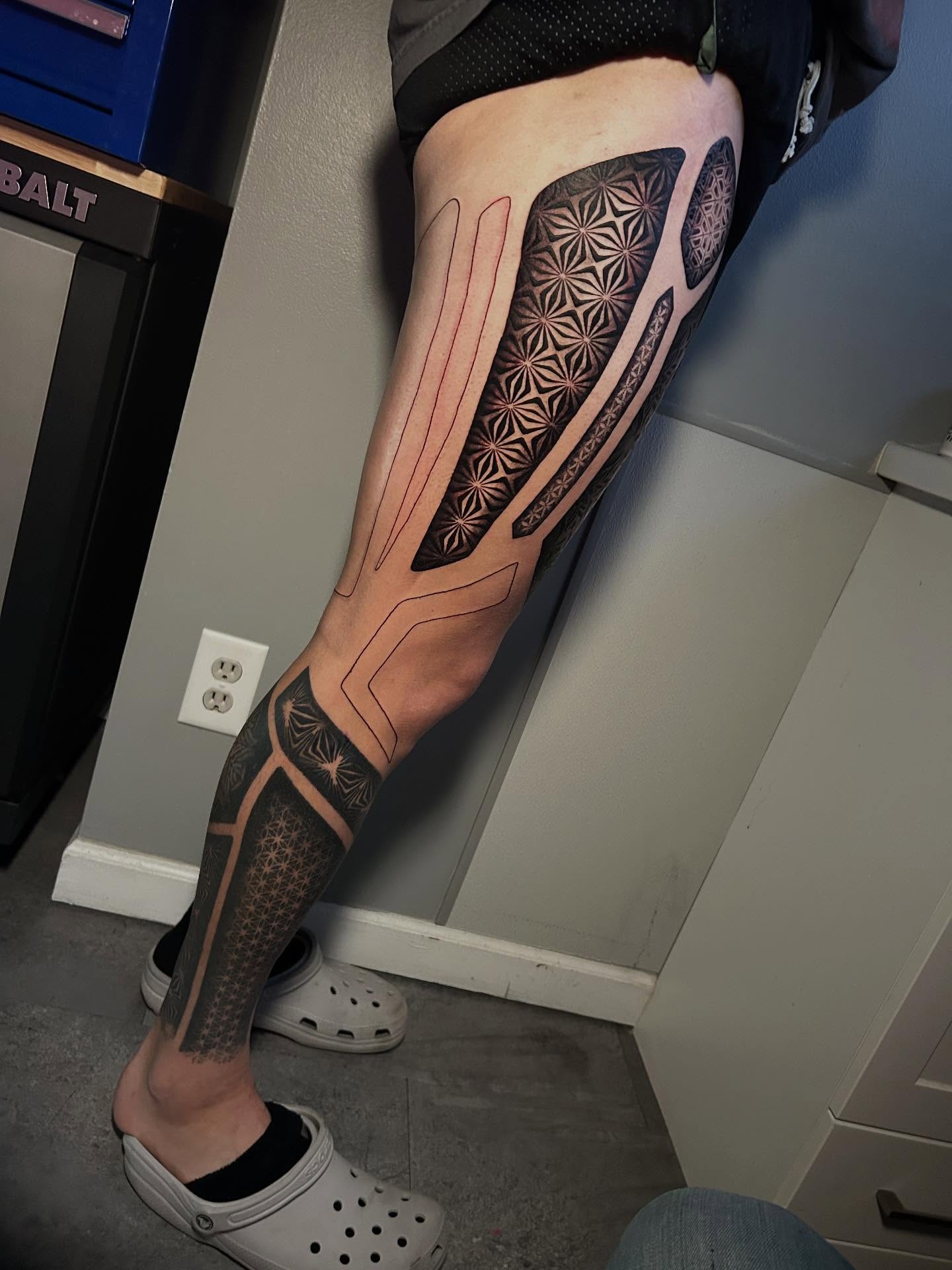 Tattoo by @dani_does_tatts โ geometric