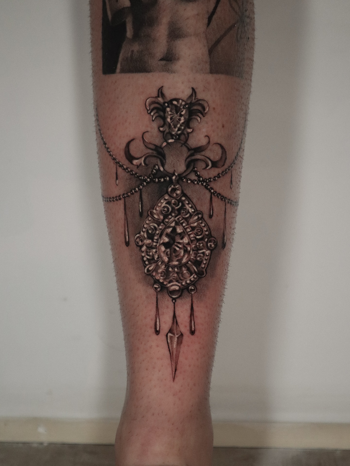 Ornamental pendant ornamental tattoo on the calf by 𝕮𝖔𝖓𝖓𝖔𝖗 ☾  ~ TATTOO ARTIST