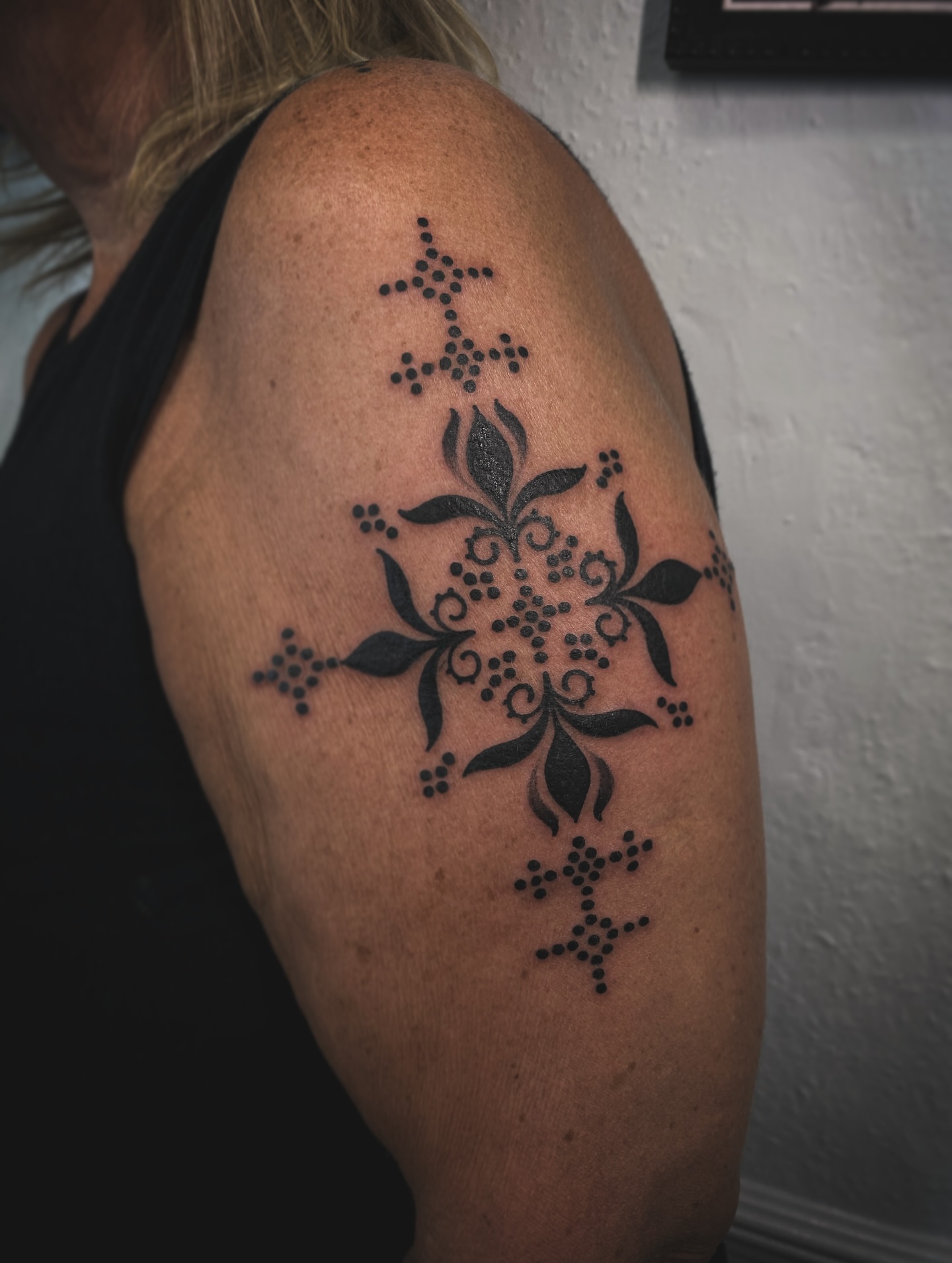Tattoo by @bimtxtt — dotwork
