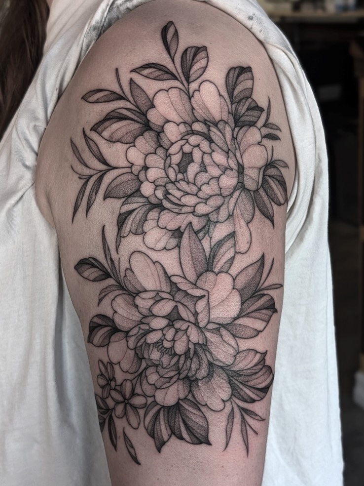 Tattoo by @kattiebaby — black_and_grey