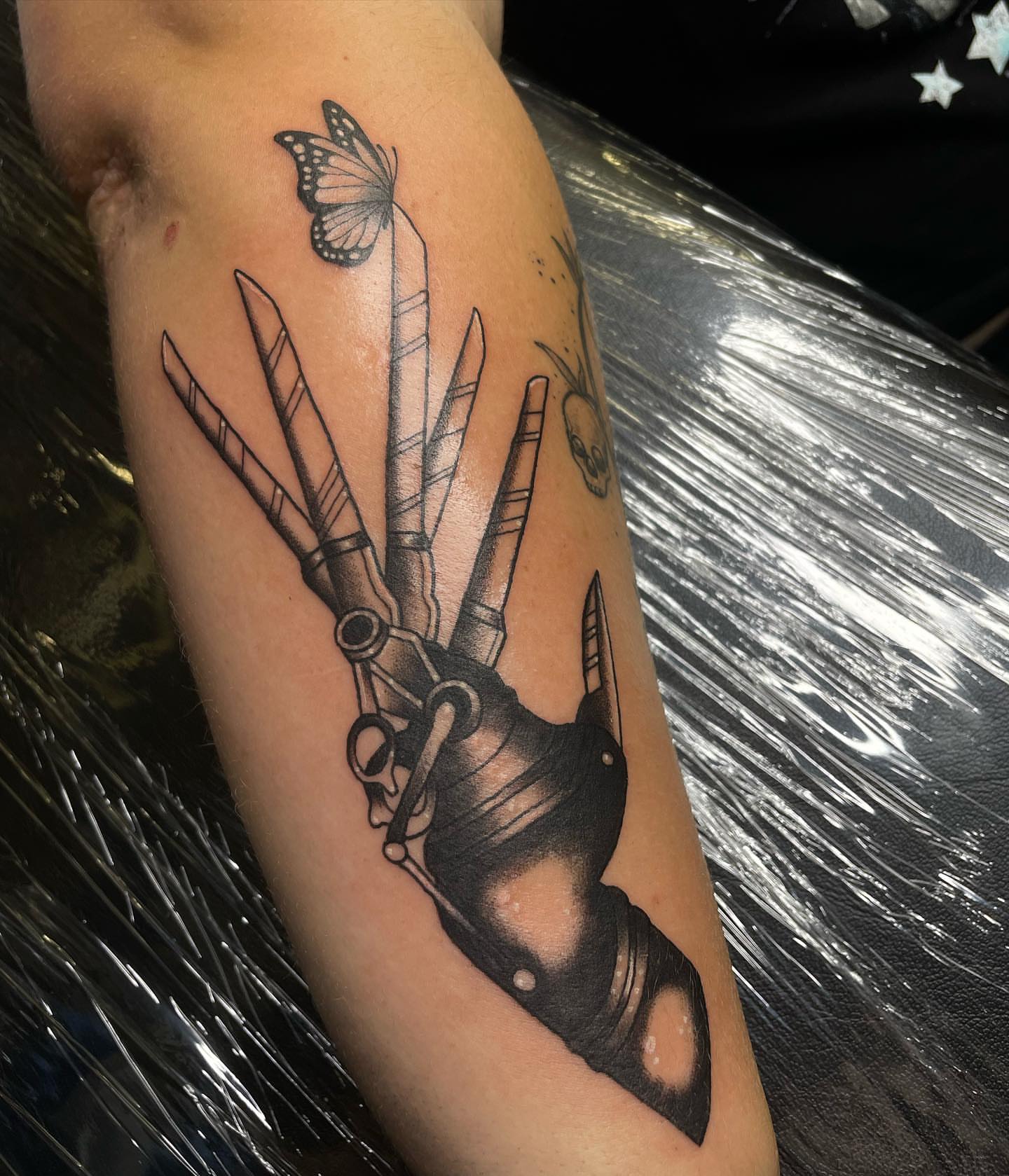 Tattoo by @zetersenn_ink — black_and_grey, geometric