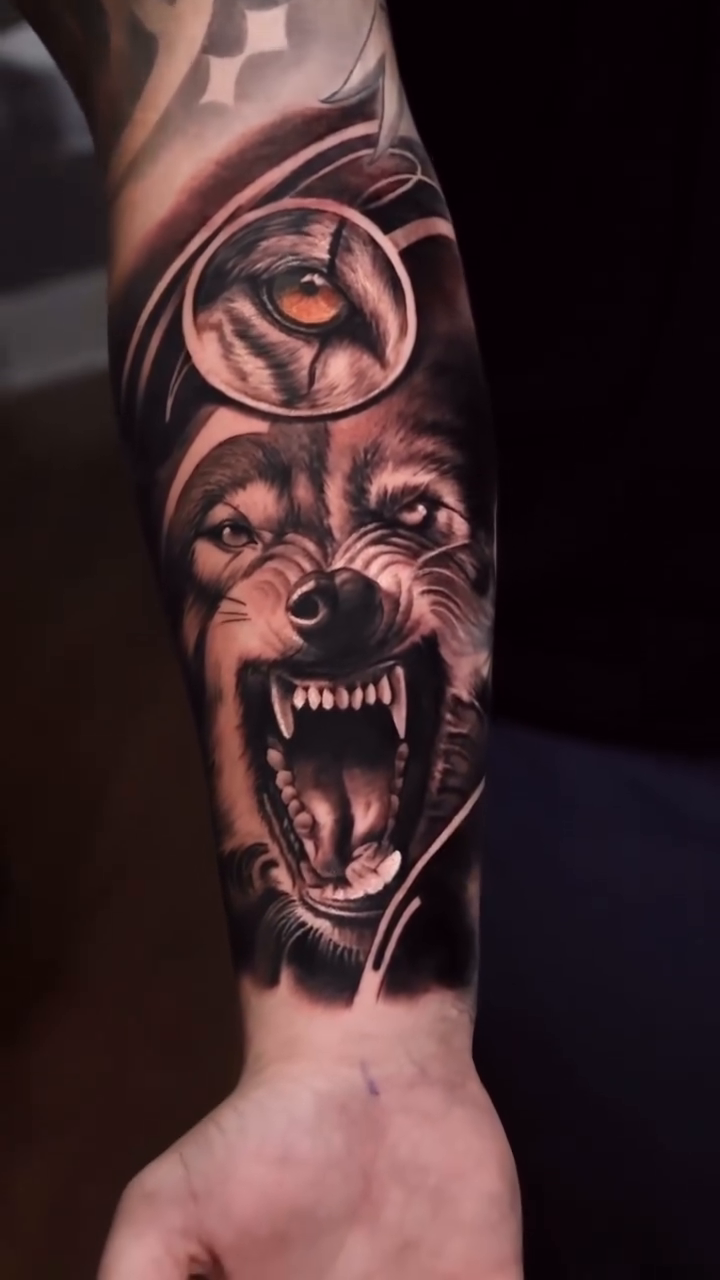 Wolf and eye realism tattoo by Ali Saleh 🇱🇧 Detroit Tattoo Artist, Dearborn, Michigan