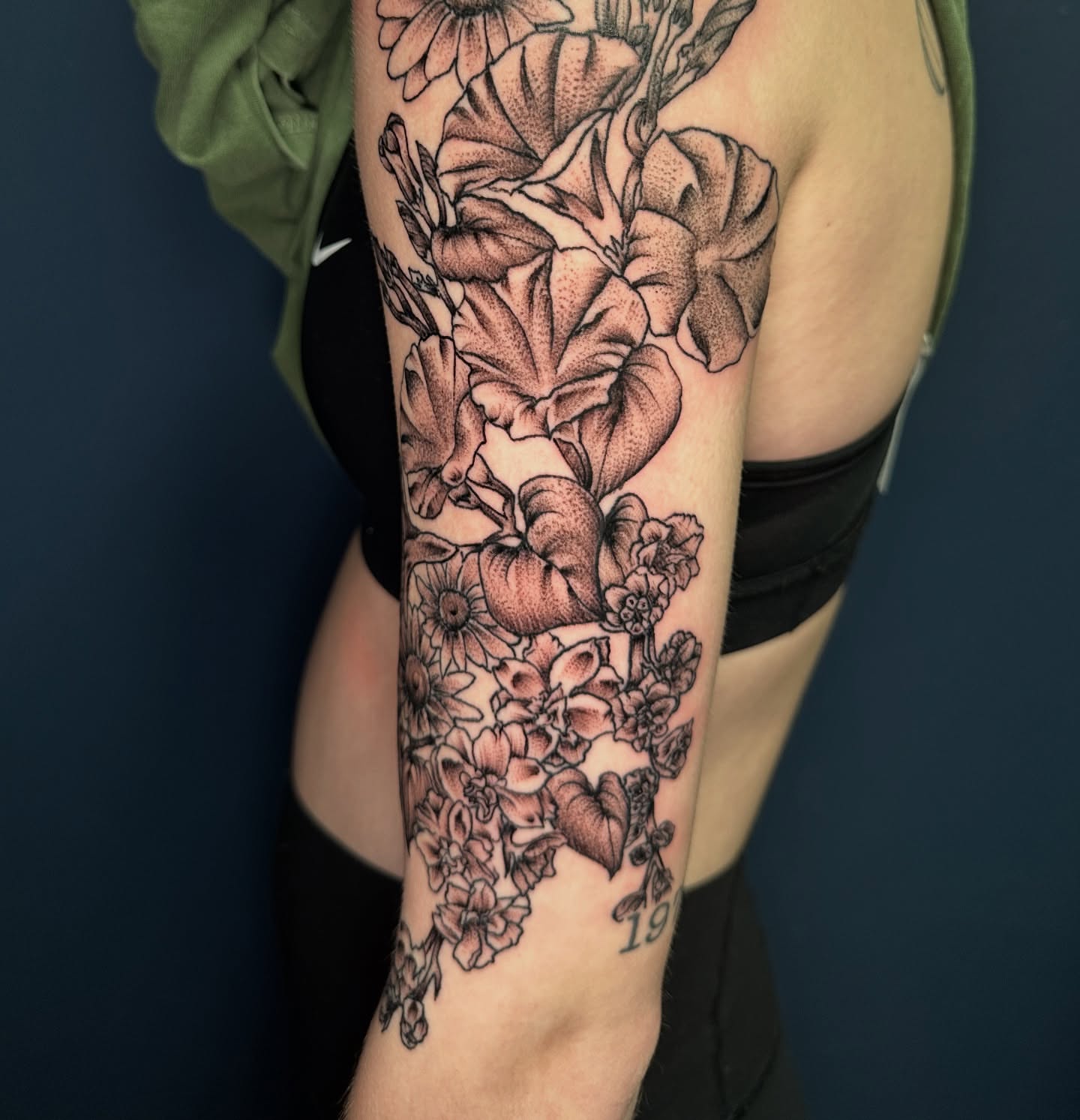 Floral arrangement dotwork tattoo on the forearm by Maggie De La Torre ๐ณ๏ธโโง๏ธ๐ฒ๐ฝ