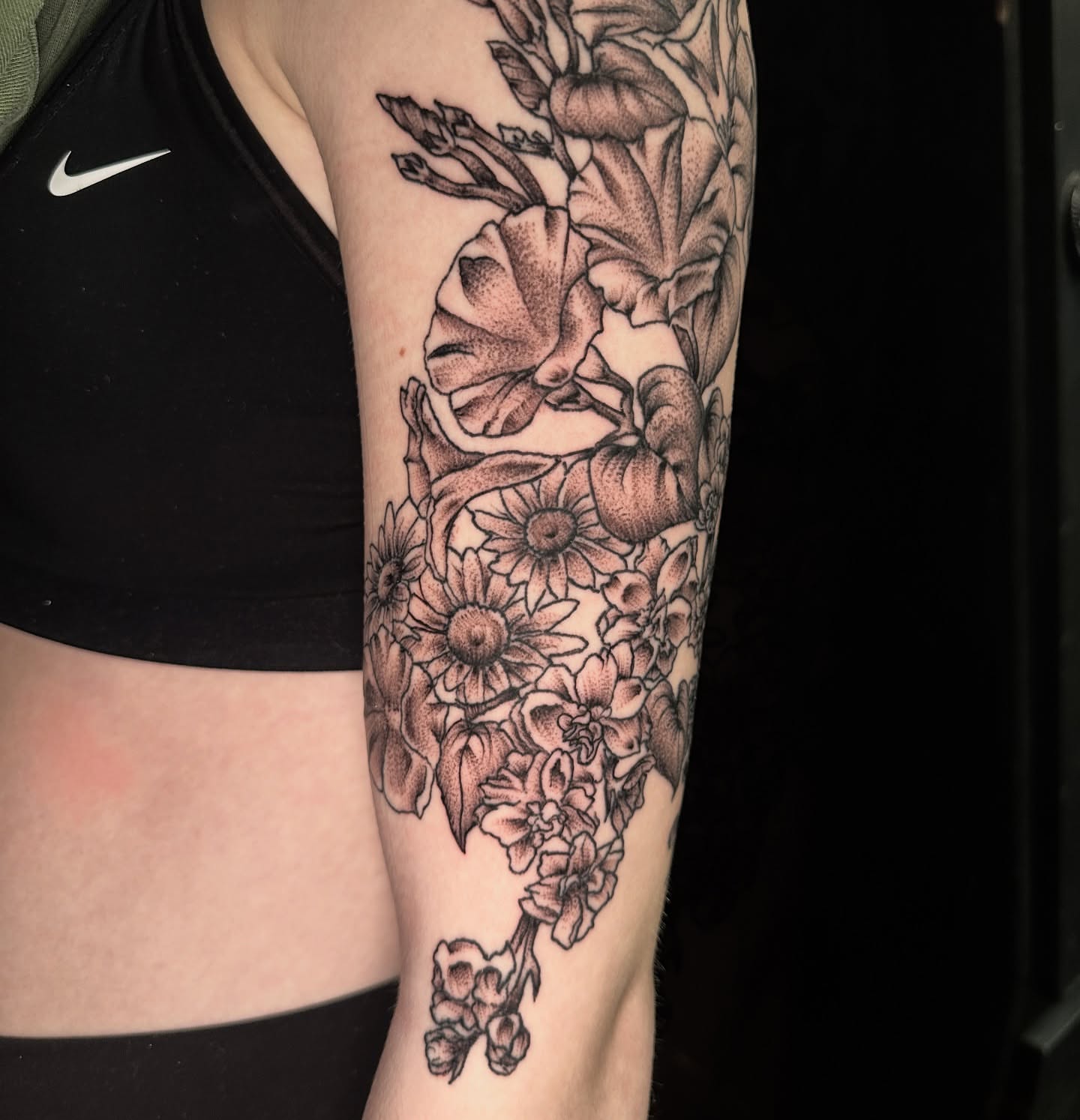 Floral arrangement dotwork tattoo on the forearm by Maggie De La Torre ๐ณ๏ธโโง๏ธ๐ฒ๐ฝ