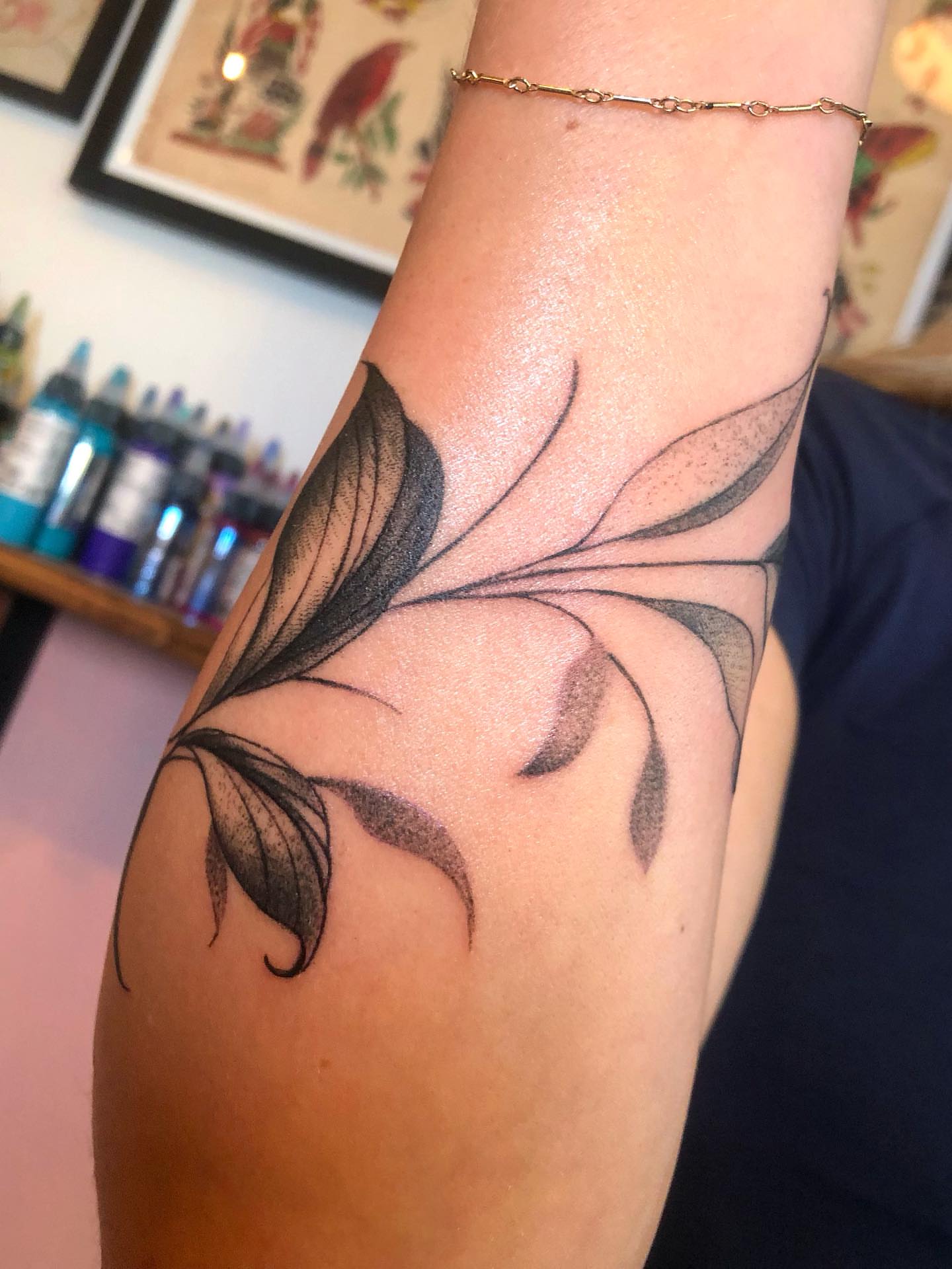 Abstract leaves black and grey tattoo on the forearm by Leah Leinani