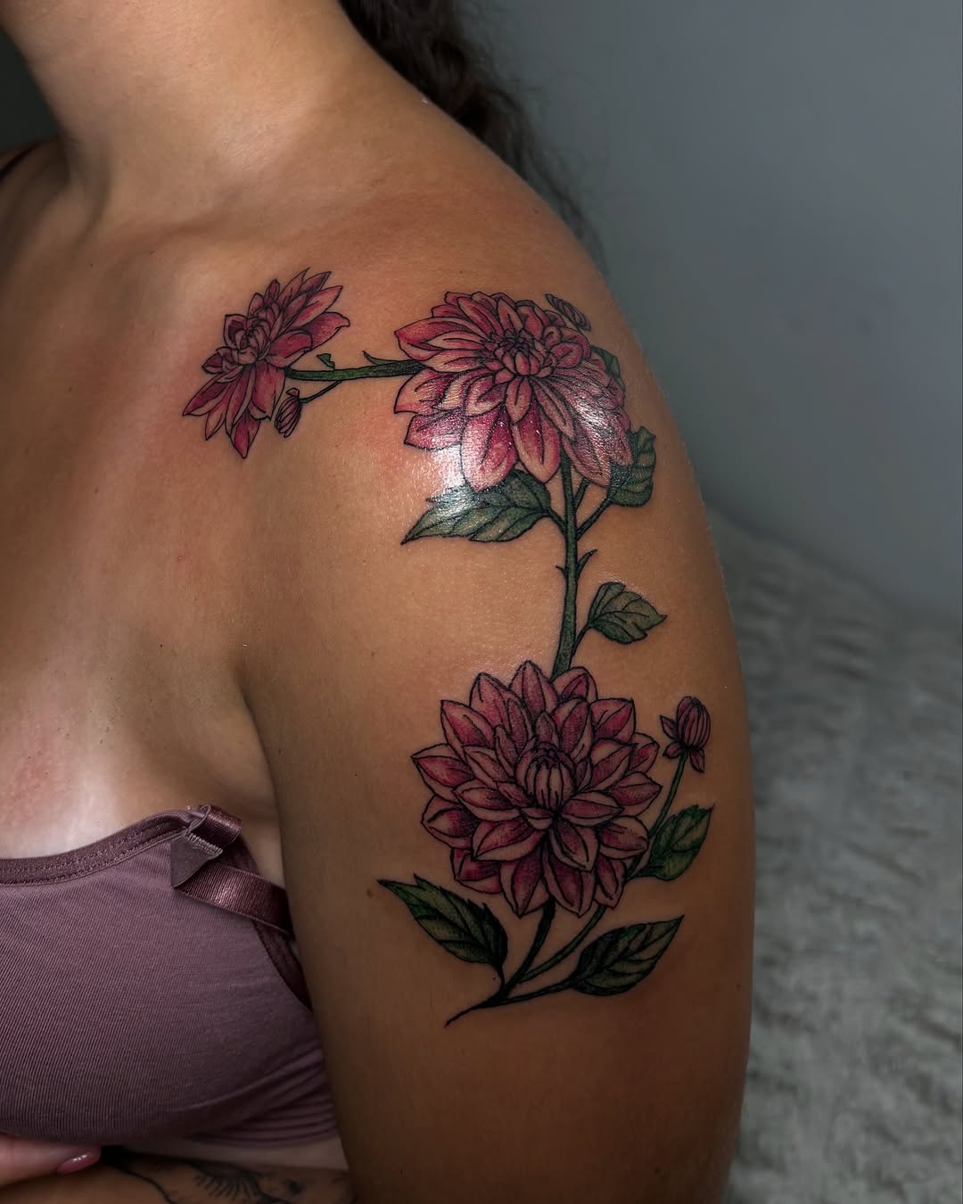 Flowers neo-traditional tattoo on the shoulder by Victoria