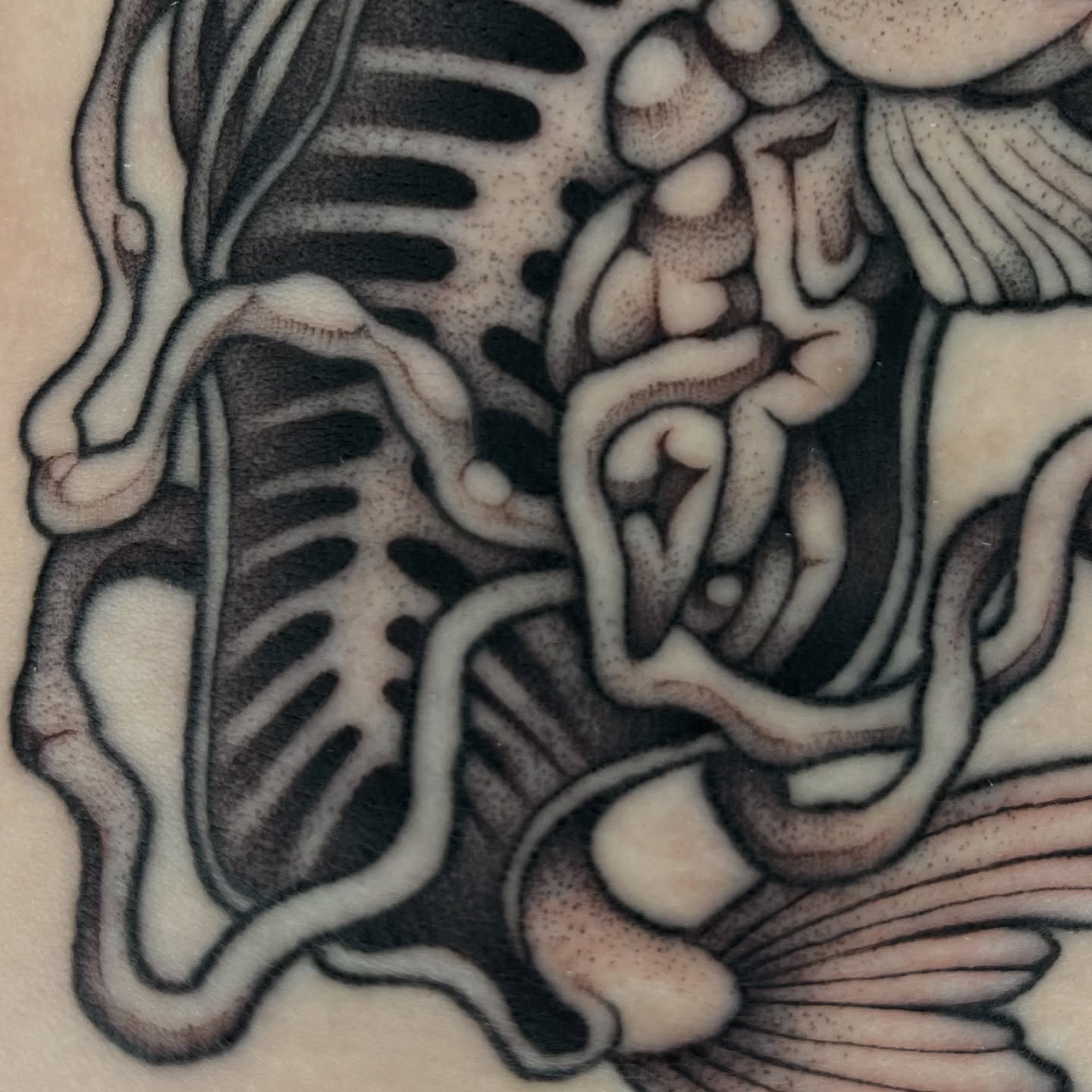 Tattoo by @carlavtattoos β black_and_grey