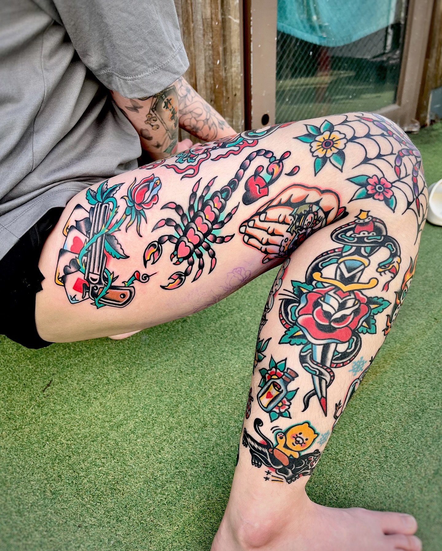 Spider and gun American traditional tattoo on the leg by 올드스쿨타투 레드립