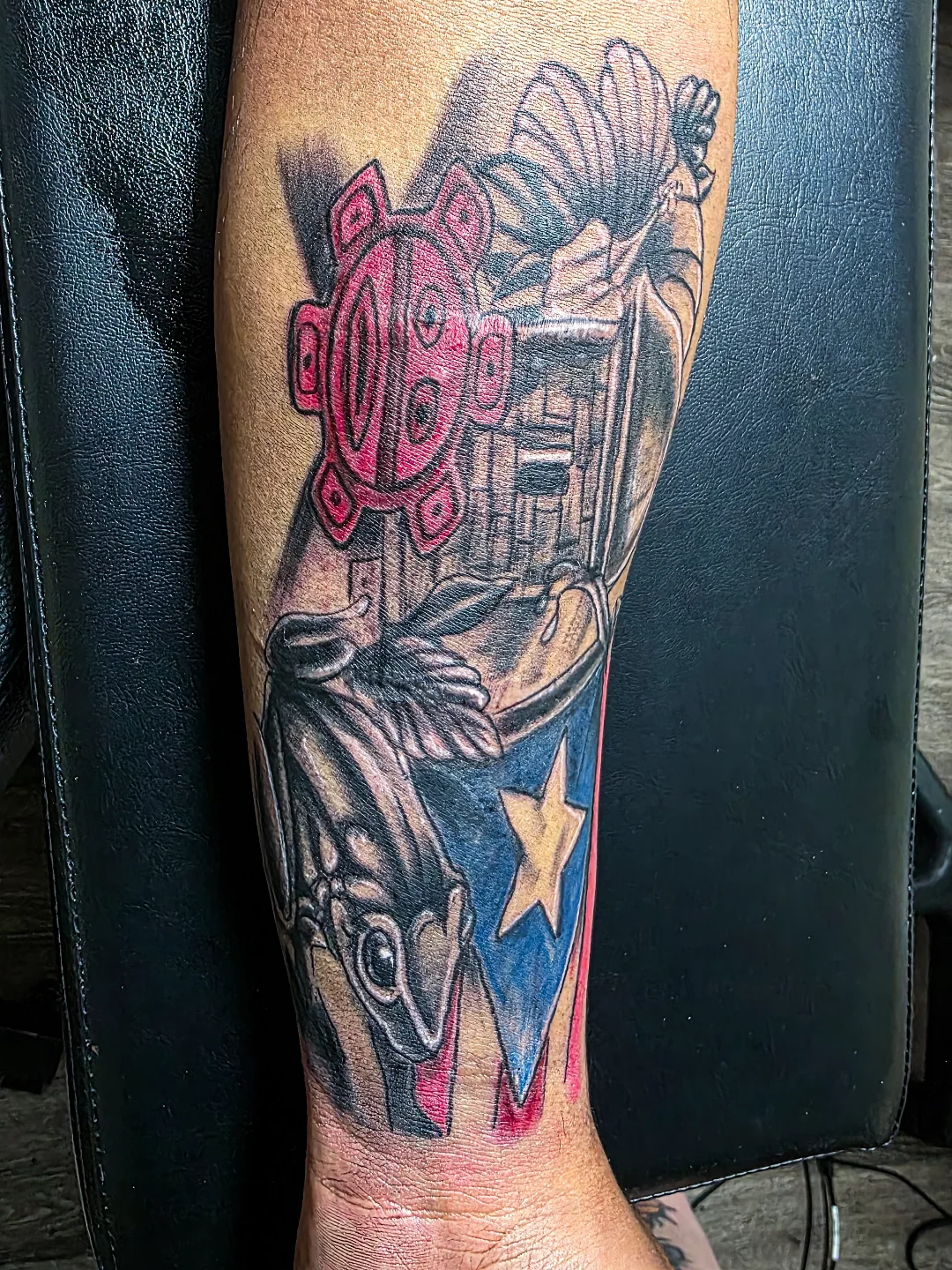 Tattoo by @veroinks — american_traditional, realism