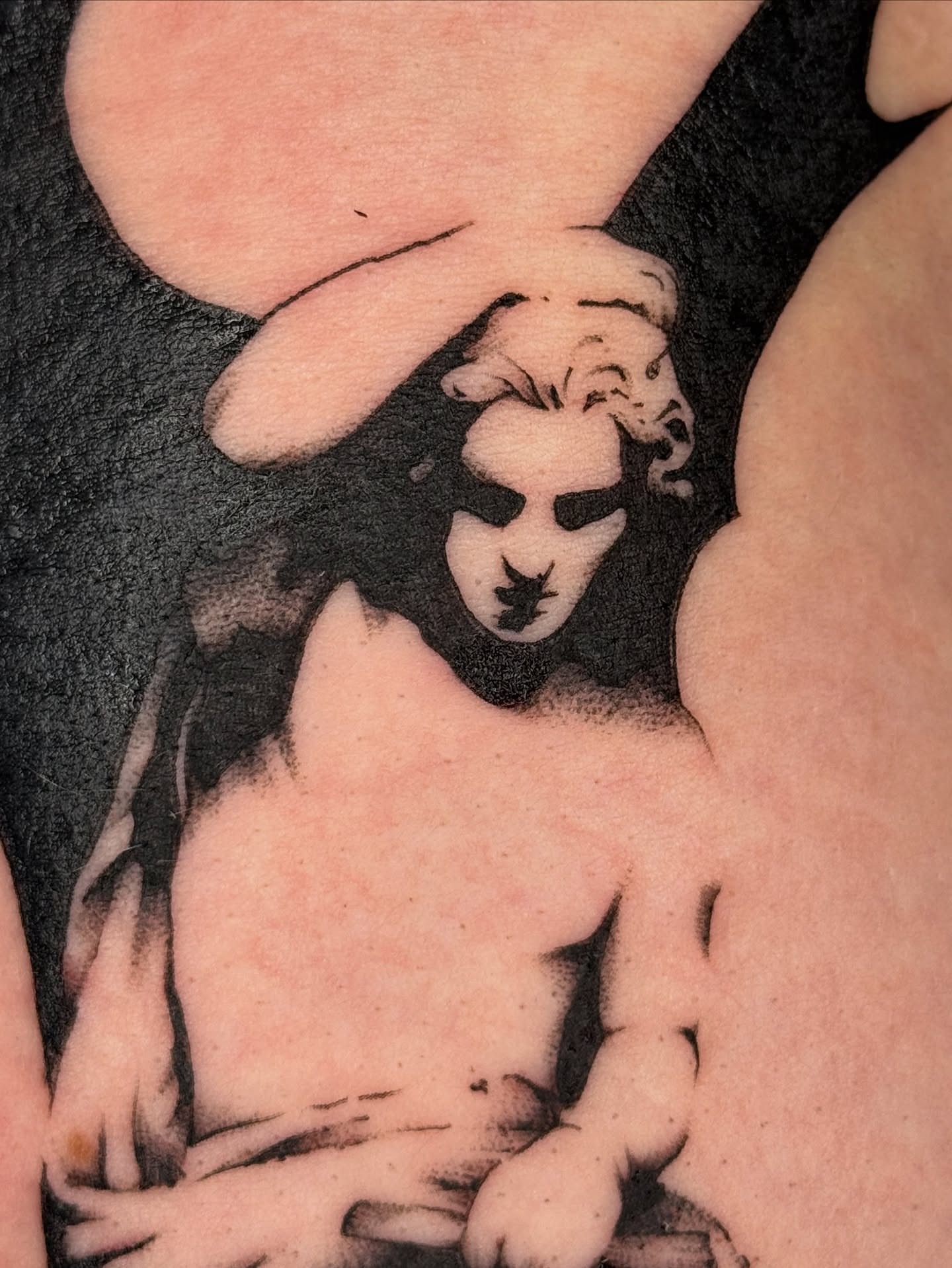 Statue black and grey tattoo on the thigh by Milo
