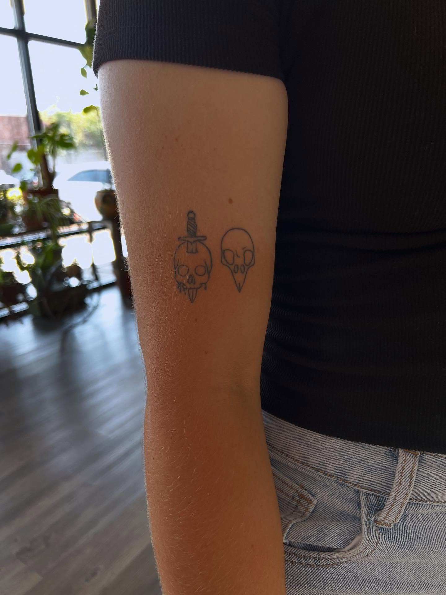 Tattoo by @izzyinktattoos_ — black_and_grey