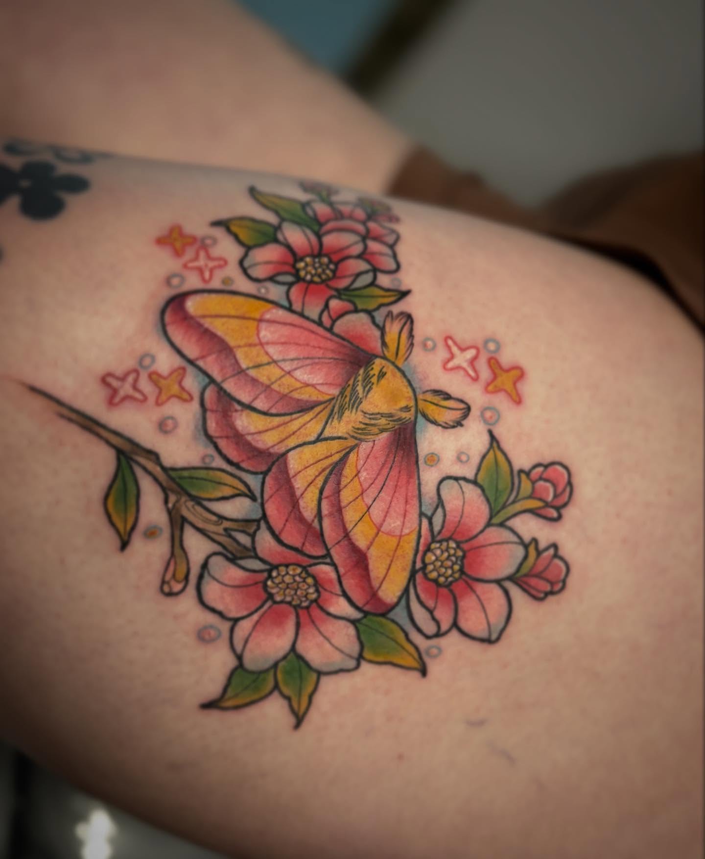 Tattoo by @inkandivvy — american_traditional