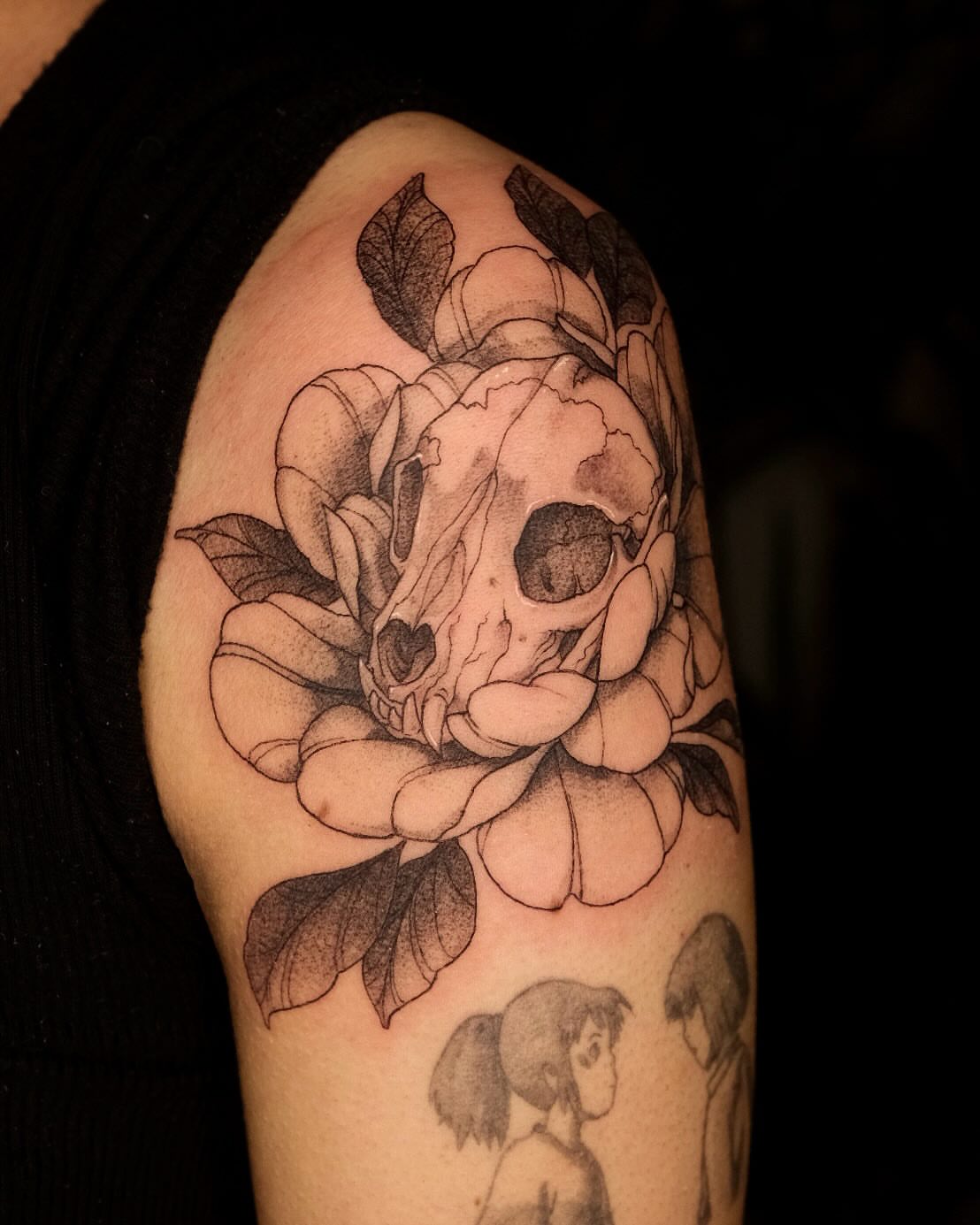 Peony and skull realism tattoo on the shoulder by misa (mi isabelle) β€οΈβπ₯π