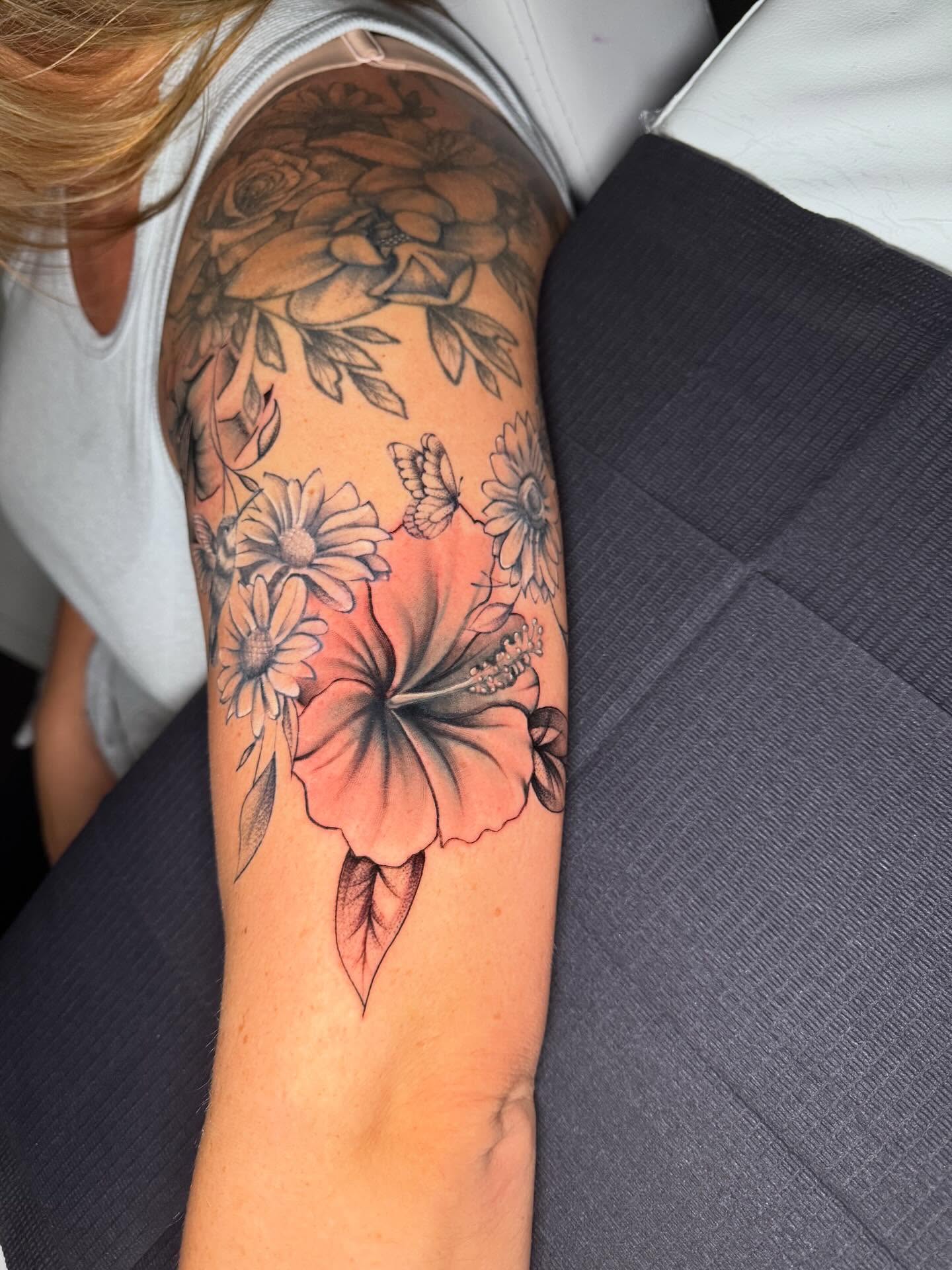 Tattoo by @payasoink402 — black_and_grey