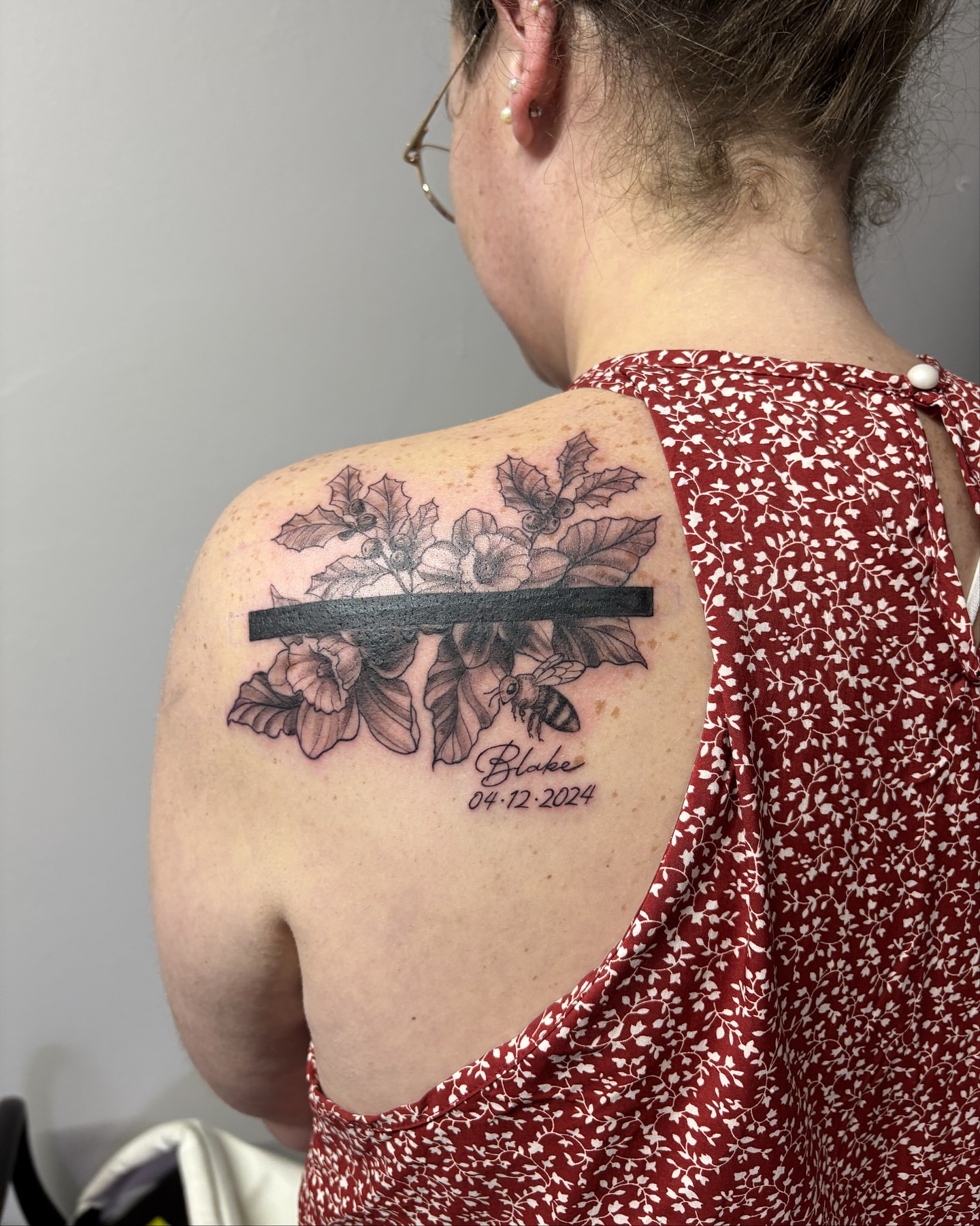 Flower bouquet black and grey tattoo on the shoulder by Art by Aimee