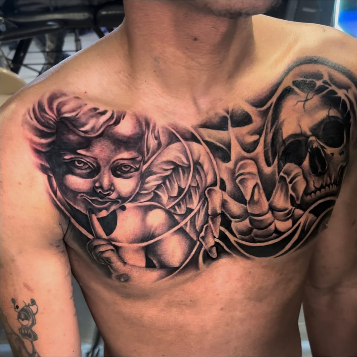 Cherub and skulls realism tattoo on the chest by FleeDott 🇨🇴