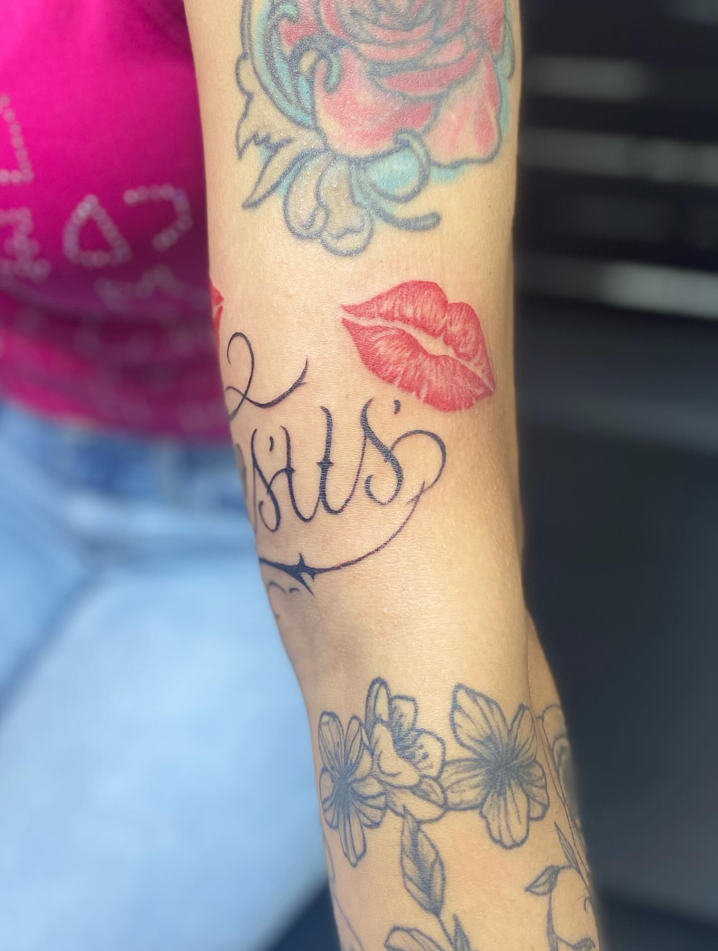 Lips and script lettering script tattoo on the forearm by MD Ariel🦷
