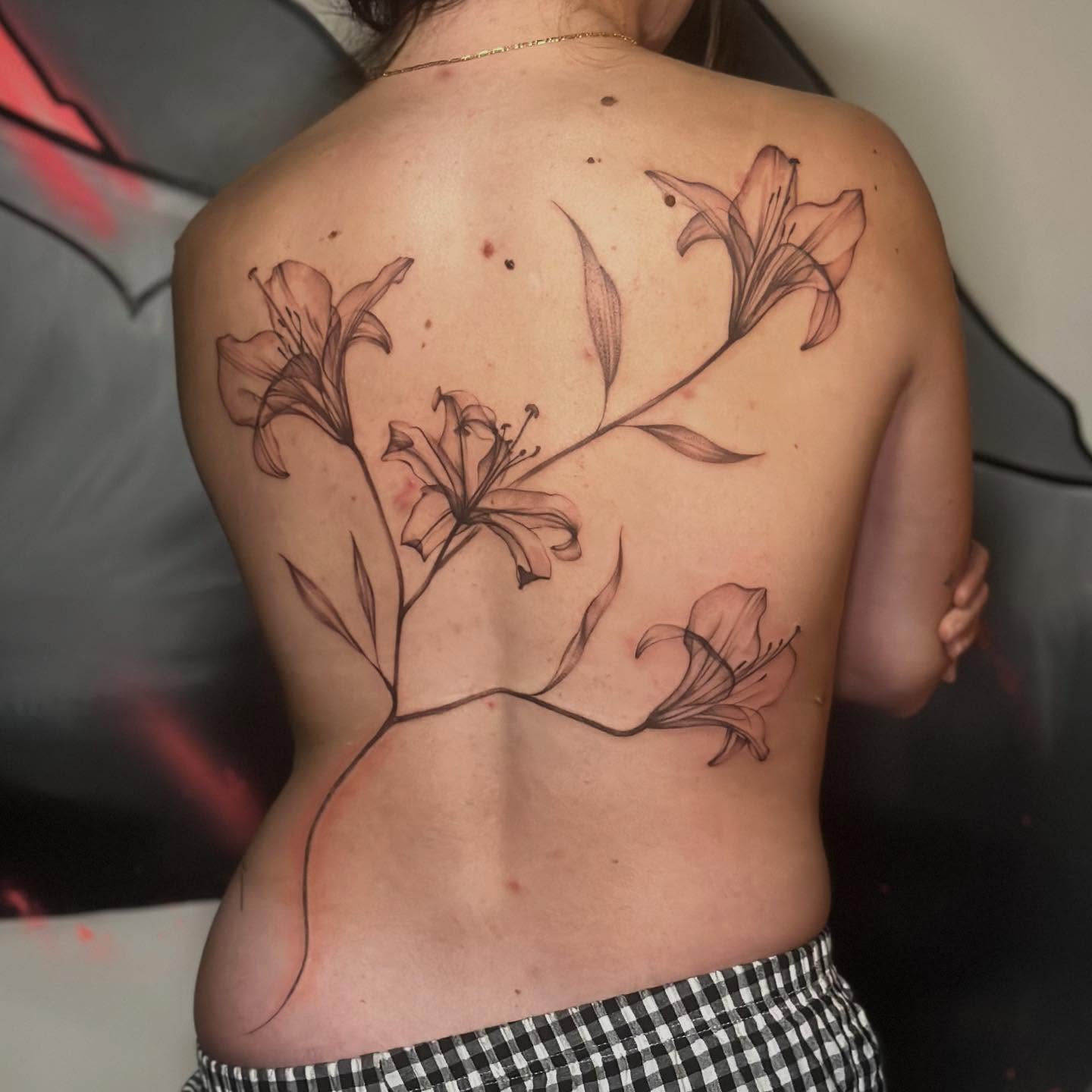 Lilies black and grey tattoo on the back by ๐๐๐๐ ๐๐๐๐