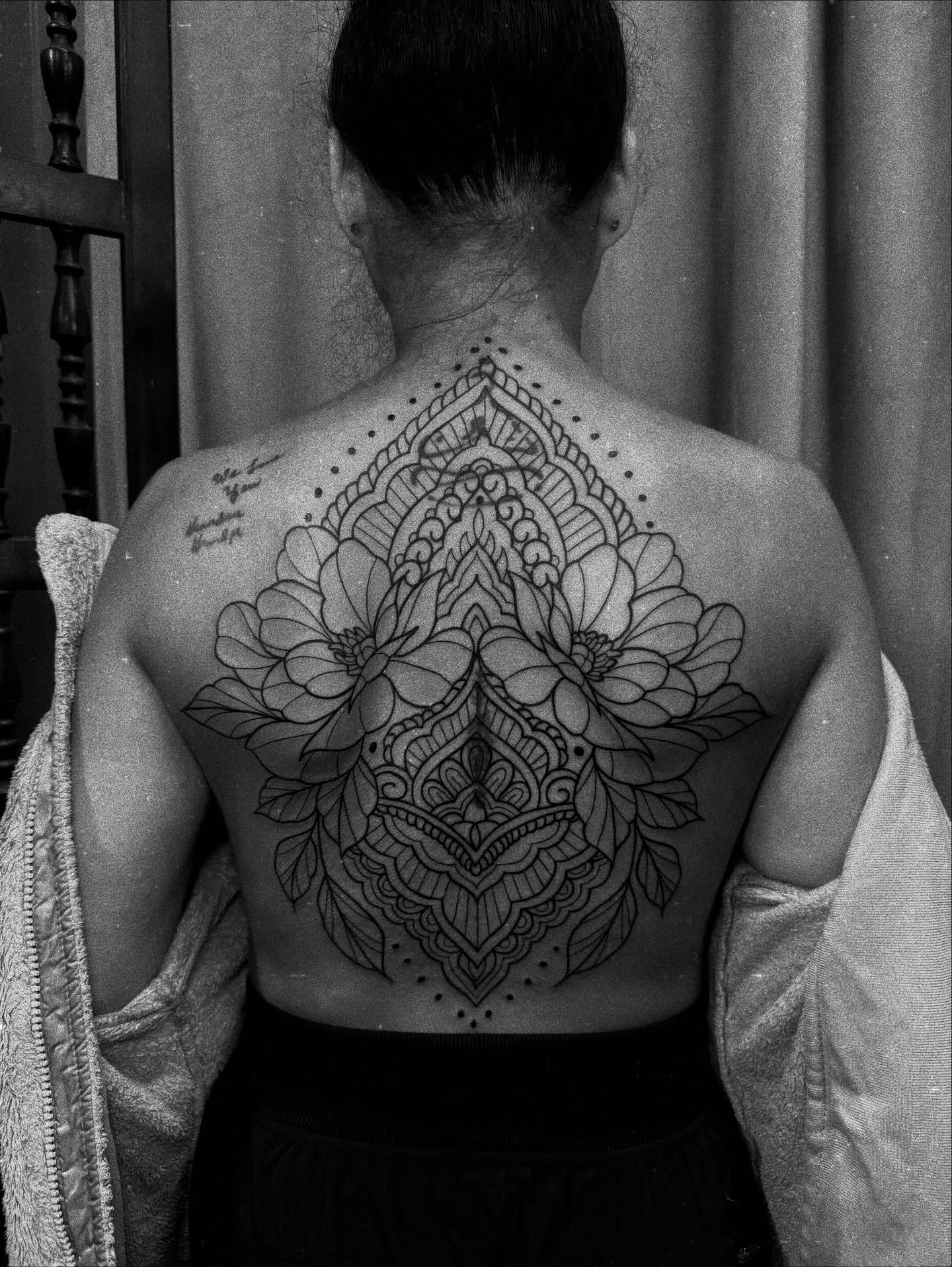 Floral mandala dotwork tattoo on the back by Abby ✣ fineline and blackwork ✣