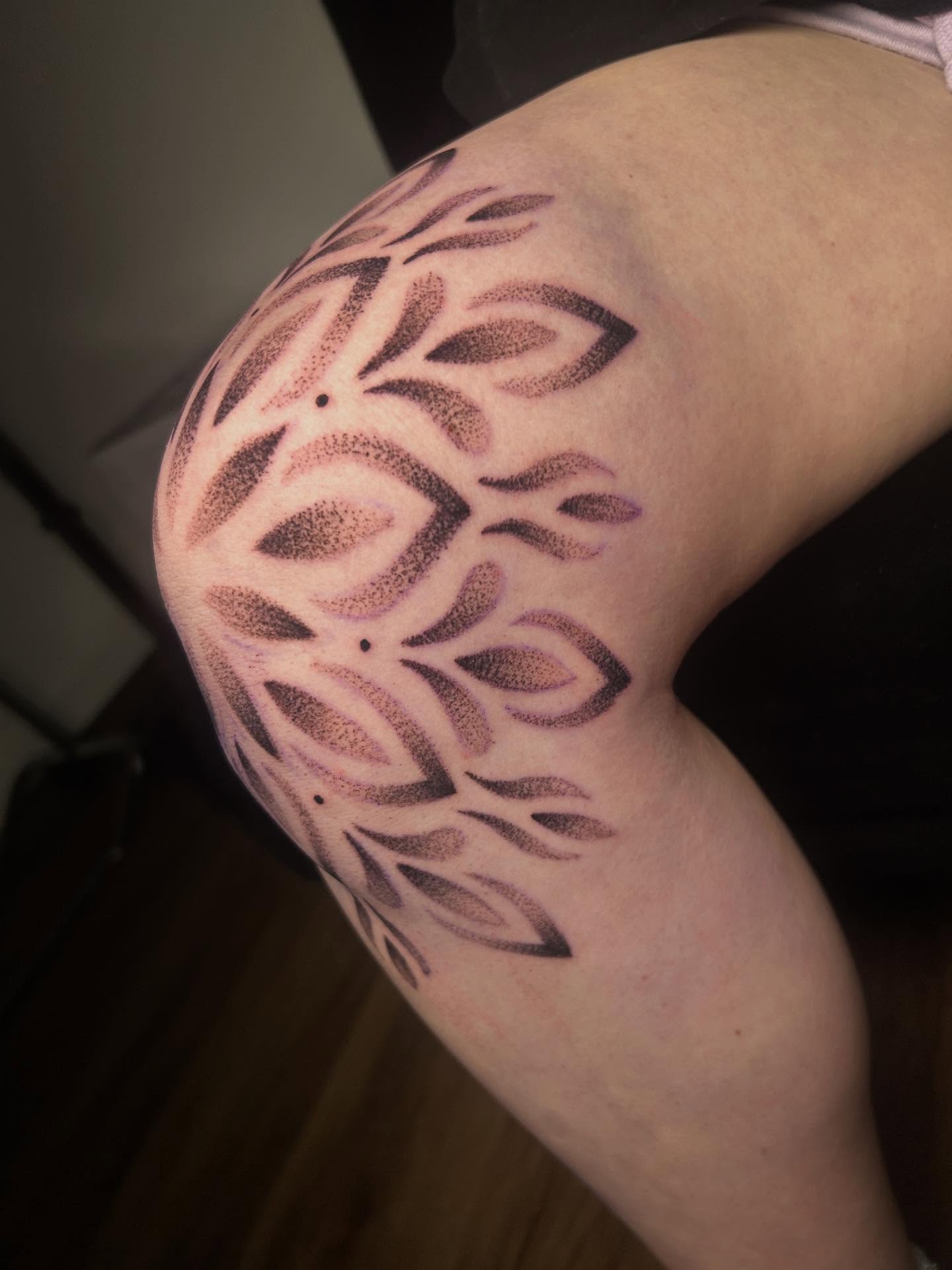 Leaf pattern dotwork tattoo on the shoulder by Katarina Gorchov Negrón
