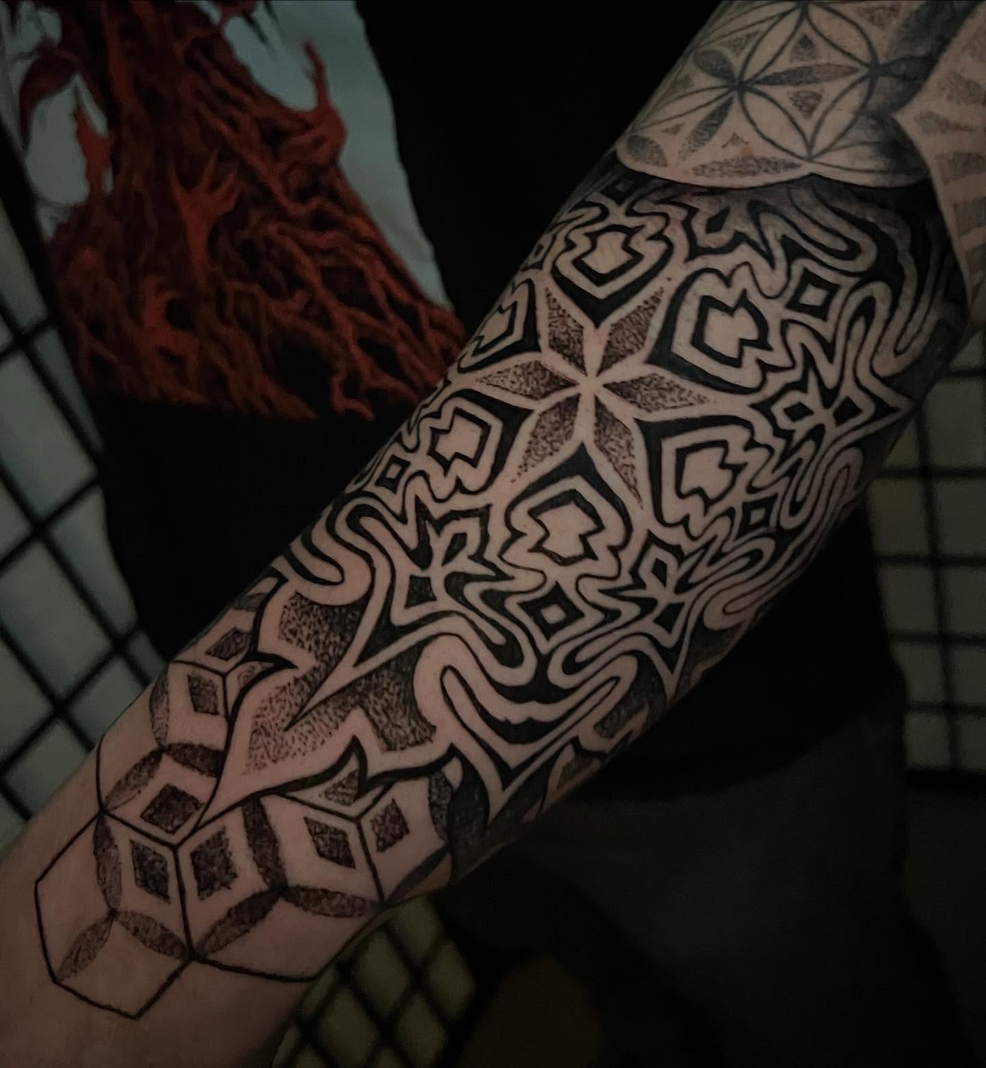 Tattoo by @frankendots — dotwork, geometric