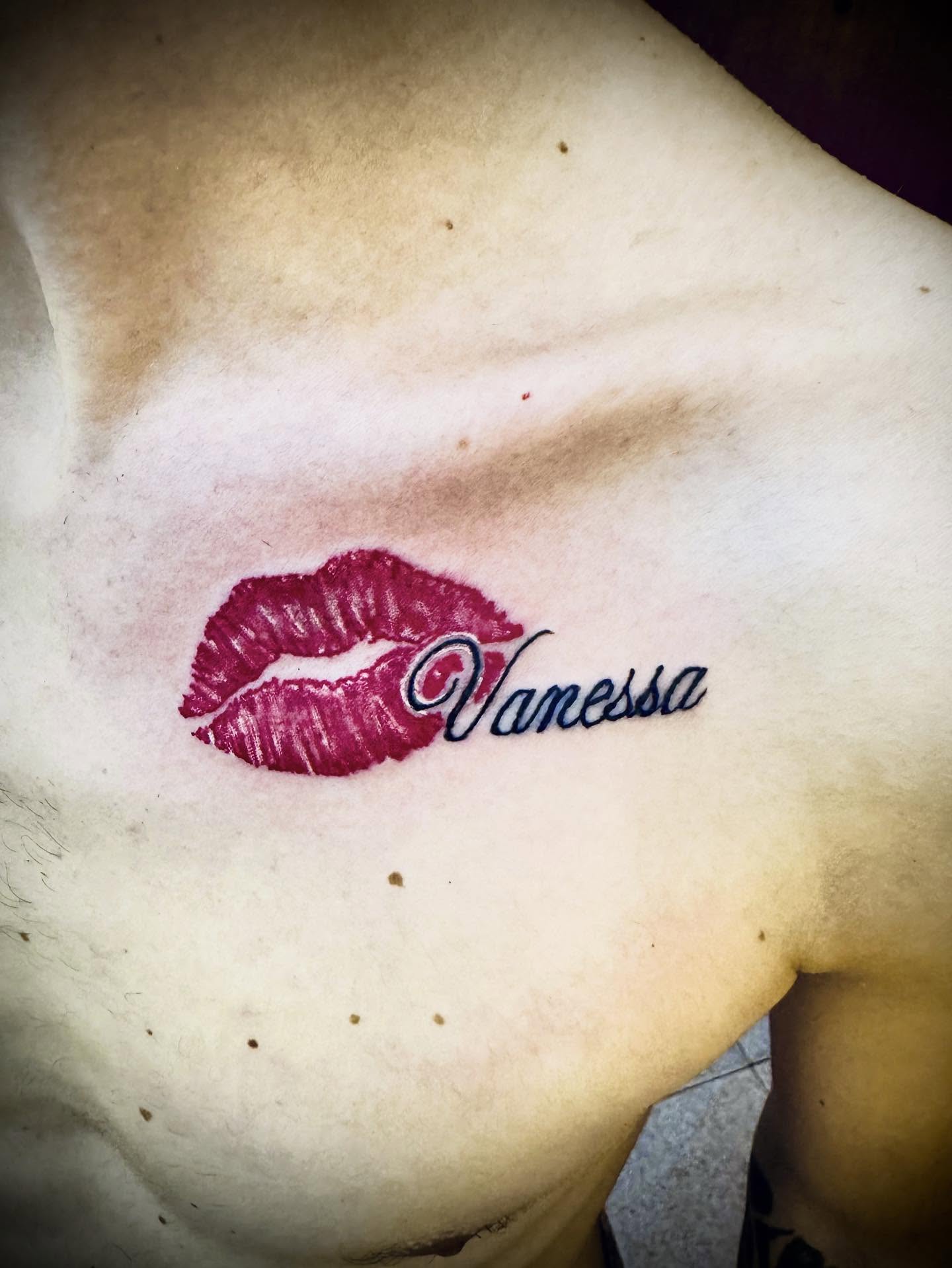 Lips and name lettering script tattoo on the chest by Salvador Mendoza, Sesto San Giovanni