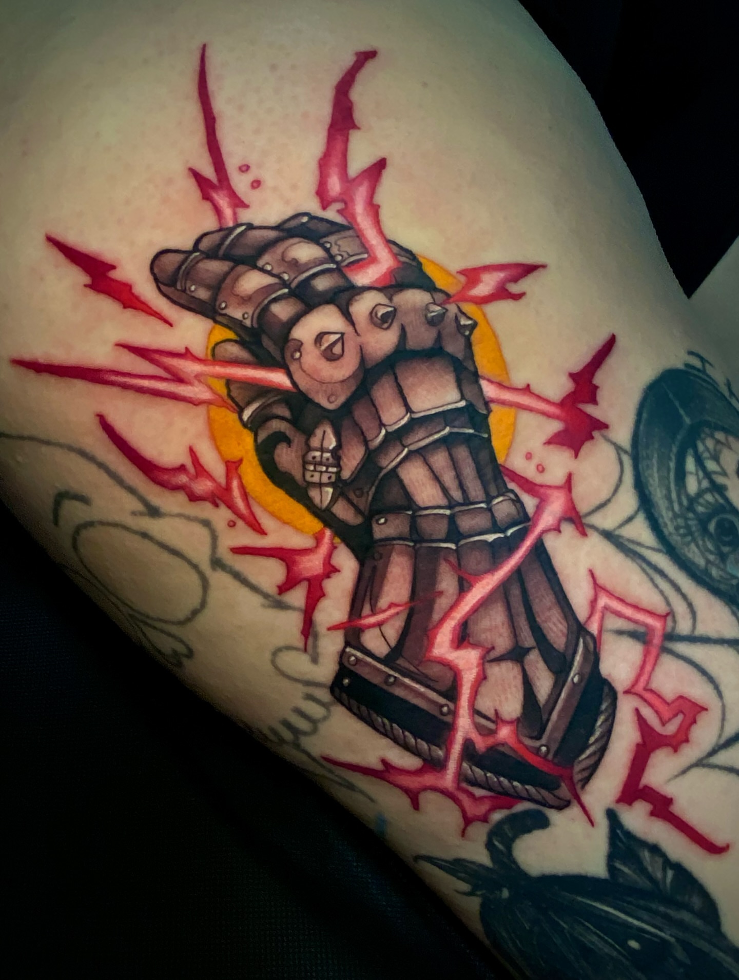 Two armored figures neo-traditional tattoo on the thigh by ＊ 𝙴𝚁𝙸𝙺𝙰 𝚆𝙷𝙸𝚃𝙴 ＊ 𝙱𝙻𝚄𝙴 𝚃𝙾𝚁𝙲𝙷 𝚃𝙰𝚃𝚃𝙾𝙾