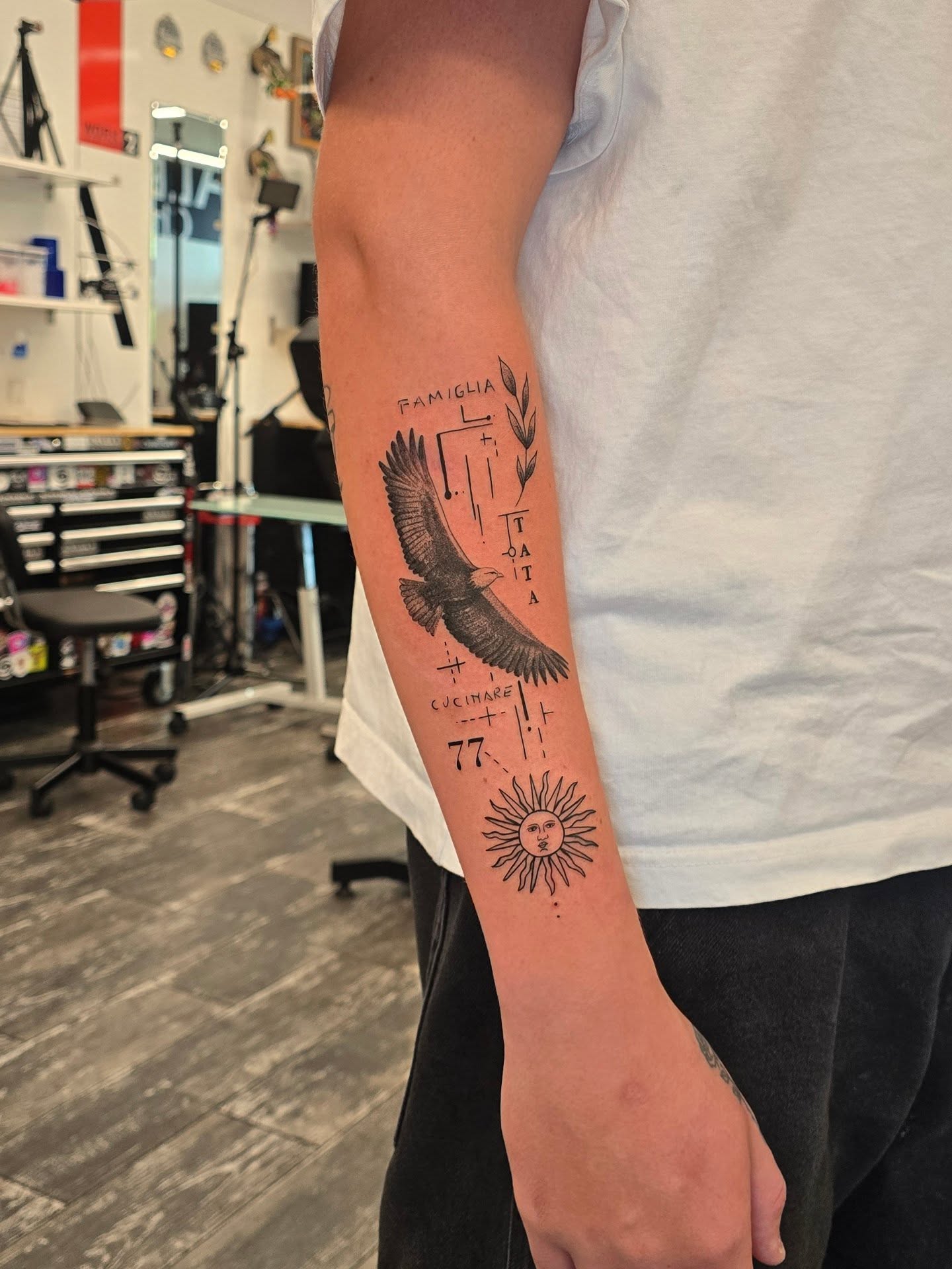 Tattoo by @santostefano.tattoo โ black_and_grey, geometric