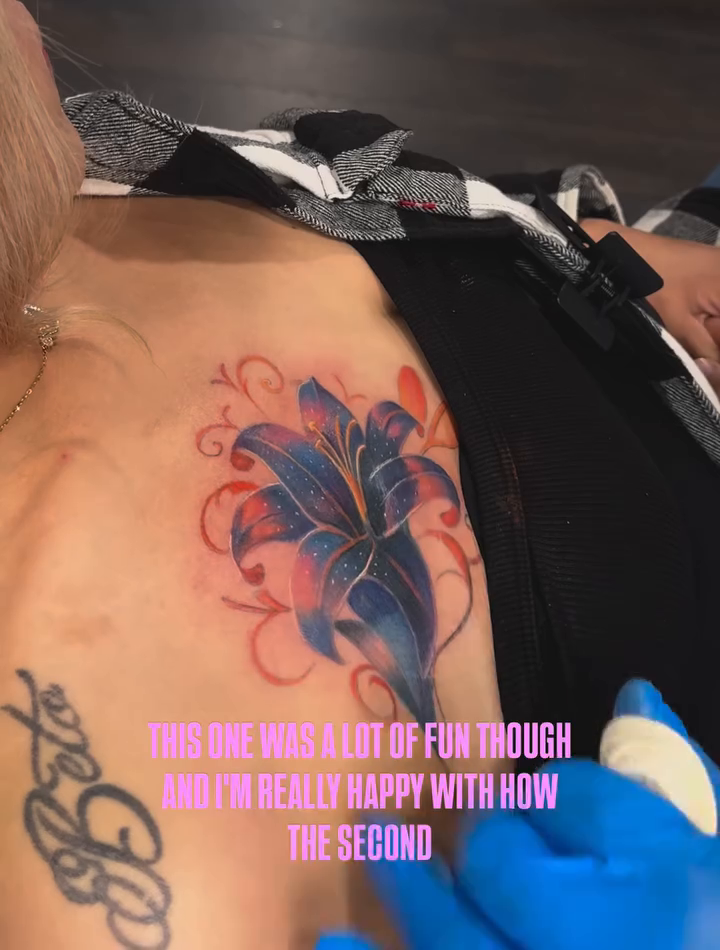 Lily flower realism tattoo by ๐ฝ๐๐๐๐๐๐๐ ๐ถ๐๐๐