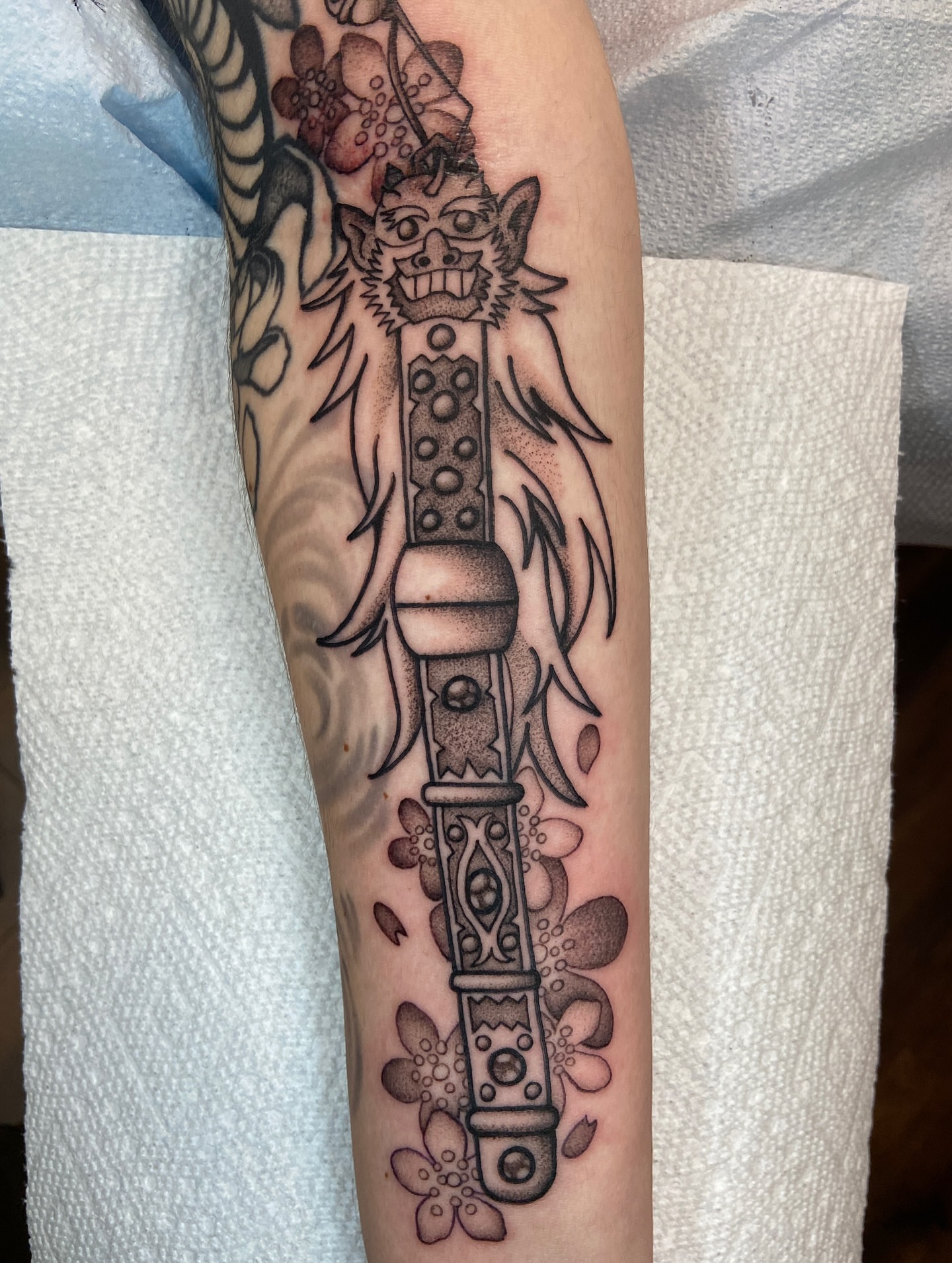 Tattoo by @quinndoskis — american_traditional, dotwork