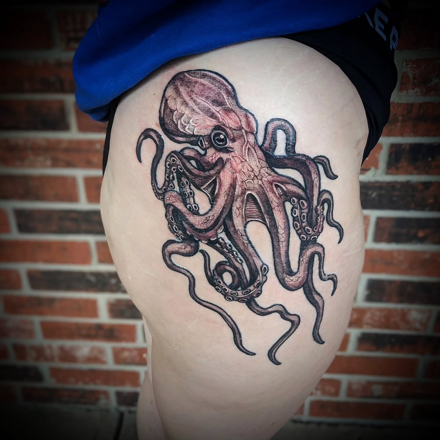 Octopus realism tattoo on the thigh by 𝕸𝖆𝖉𝖎 (𝕸𝖆𝖉 𝕯𝖔𝖌)