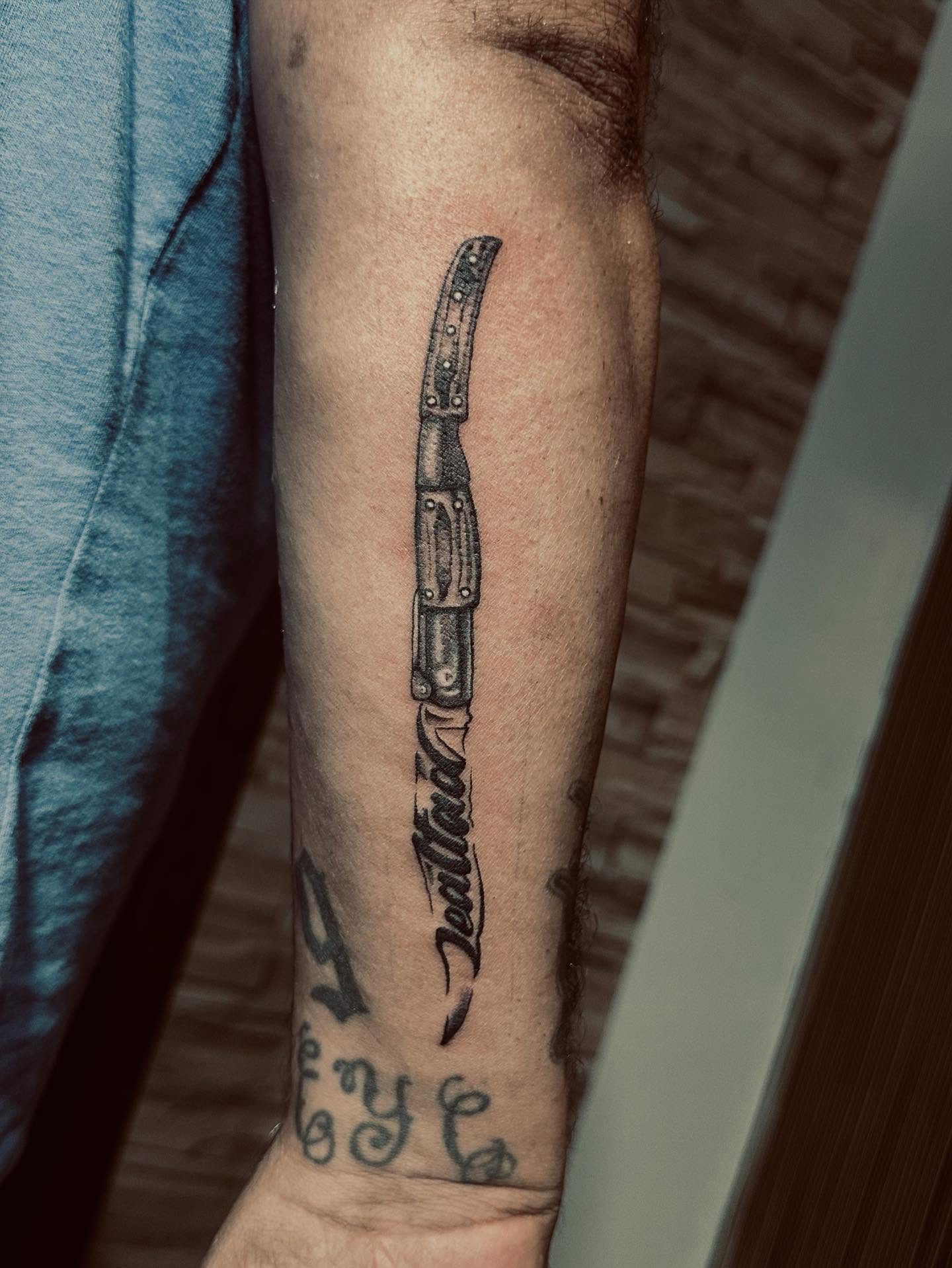 Knife black and grey tattoo on the forearm by Kunaytattoo