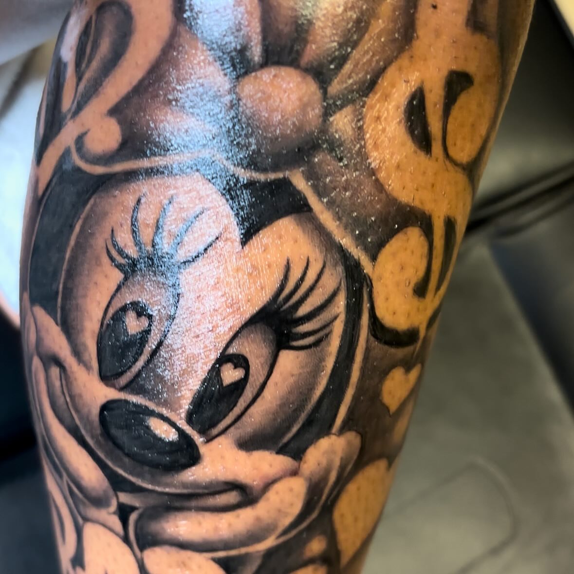 Minnie mouse black and grey tattoo on the forearm by FleeDott 🇨🇴