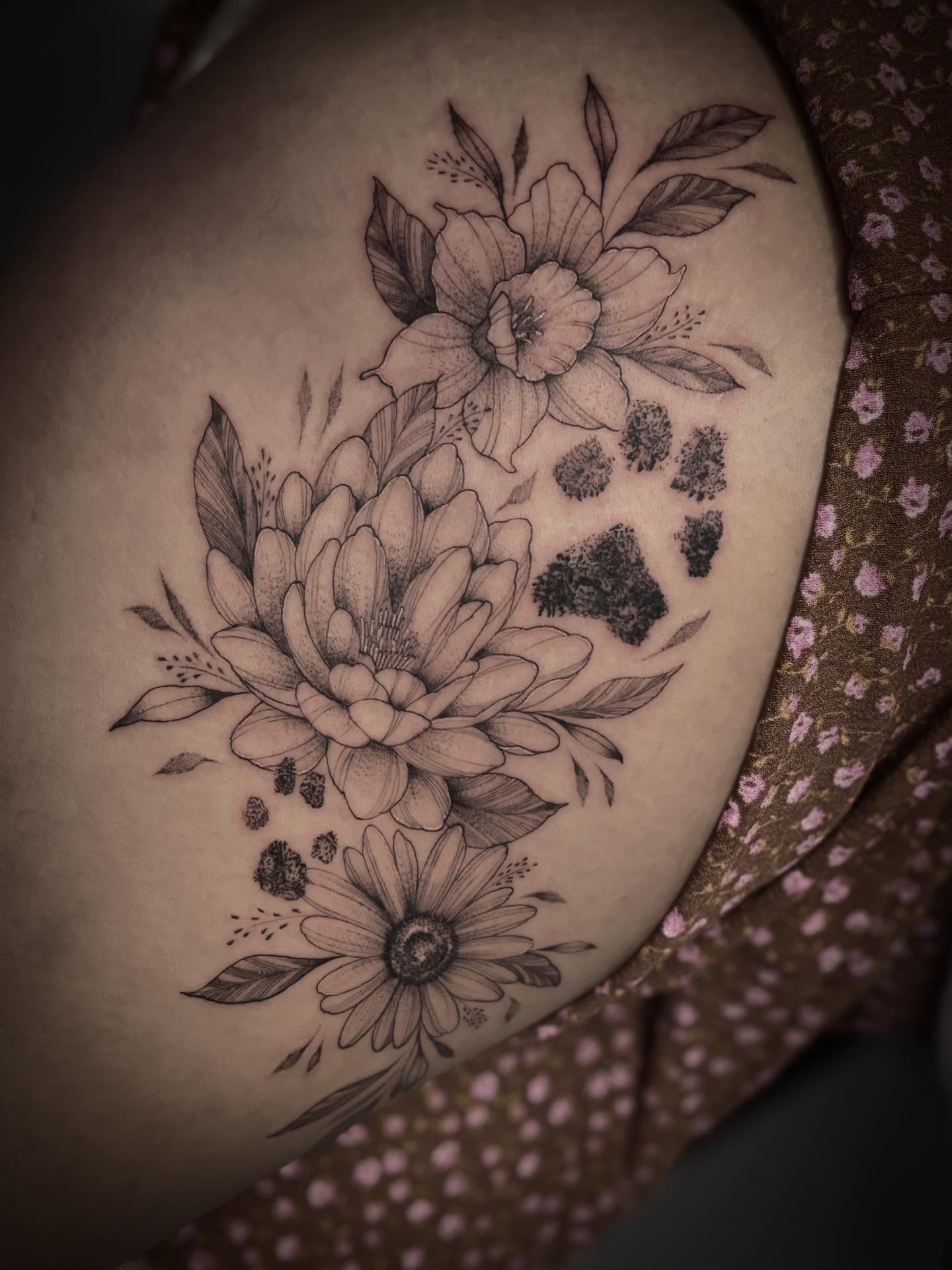 Tattoo by @inkandivvy — black_and_grey