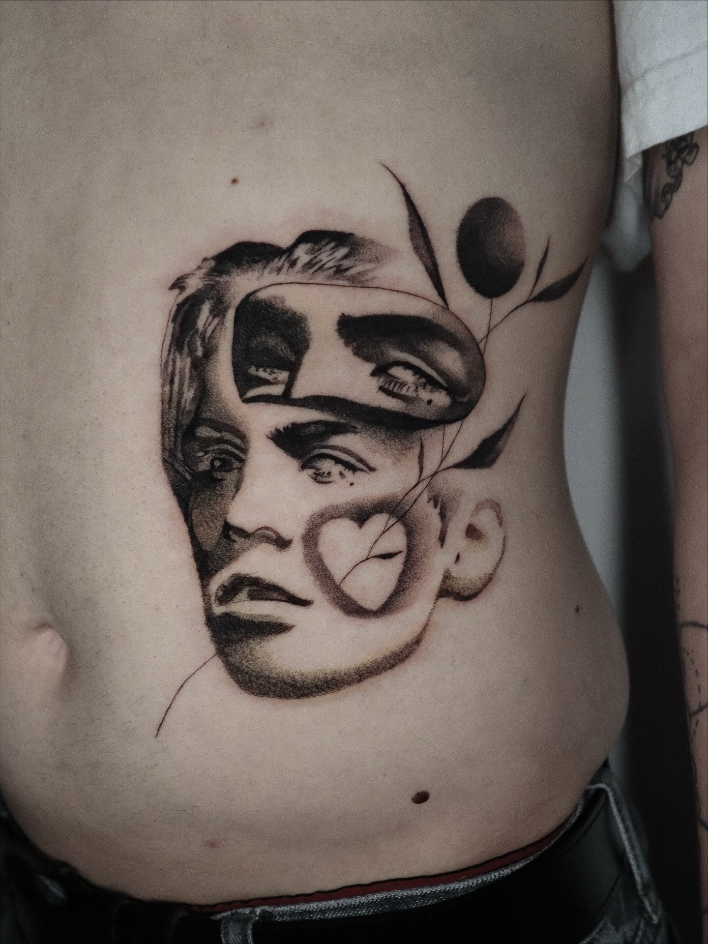 Portrait realism tattoo on the ribs by 𝕮𝖔𝖓𝖓𝖔𝖗 ☾  ~ TATTOO ARTIST