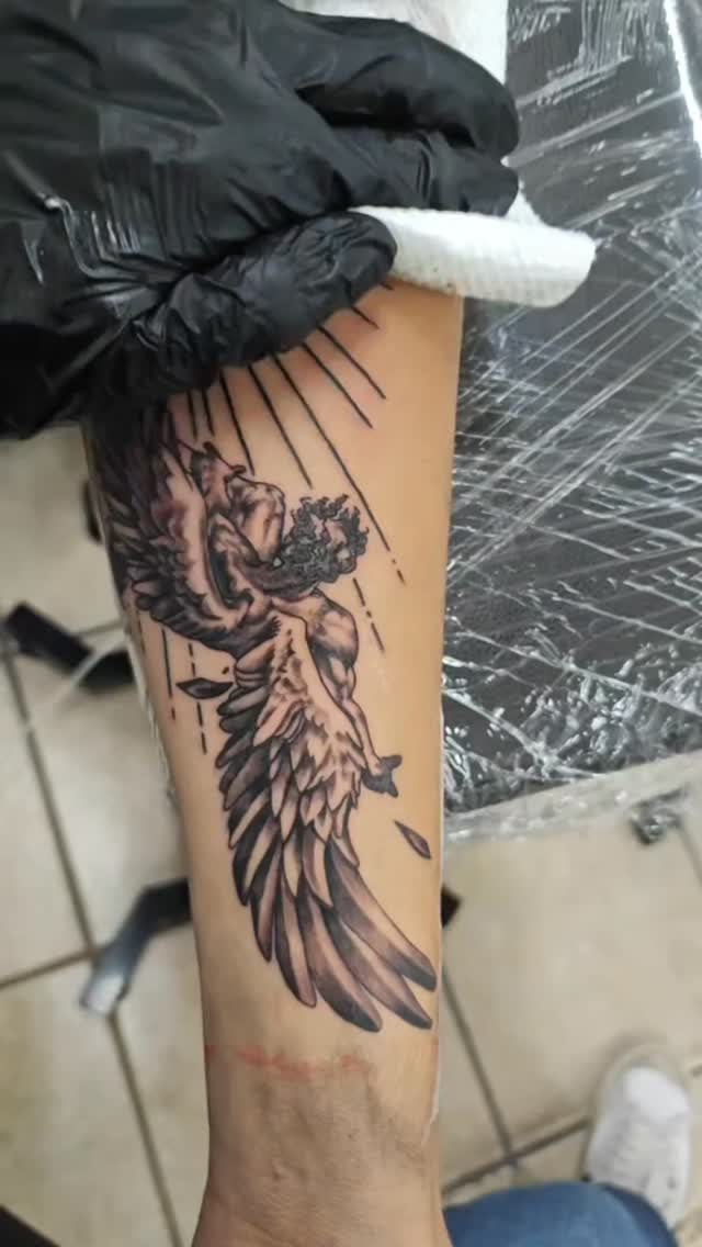 Angel with sun rays realism tattoo by Efren Del Rio
